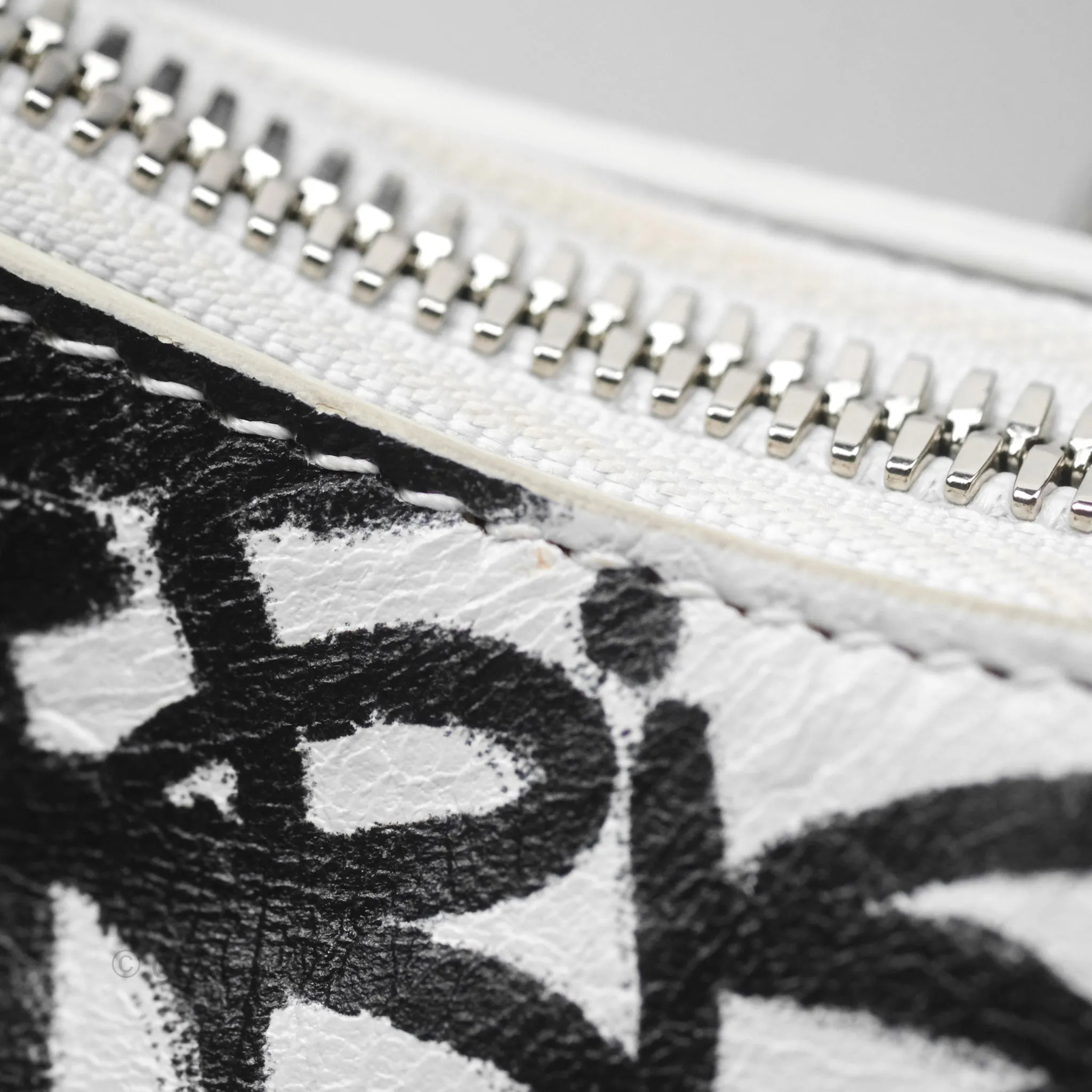 Balenciaga XS Graffiti Le Cagole Shoulder Bag White Black