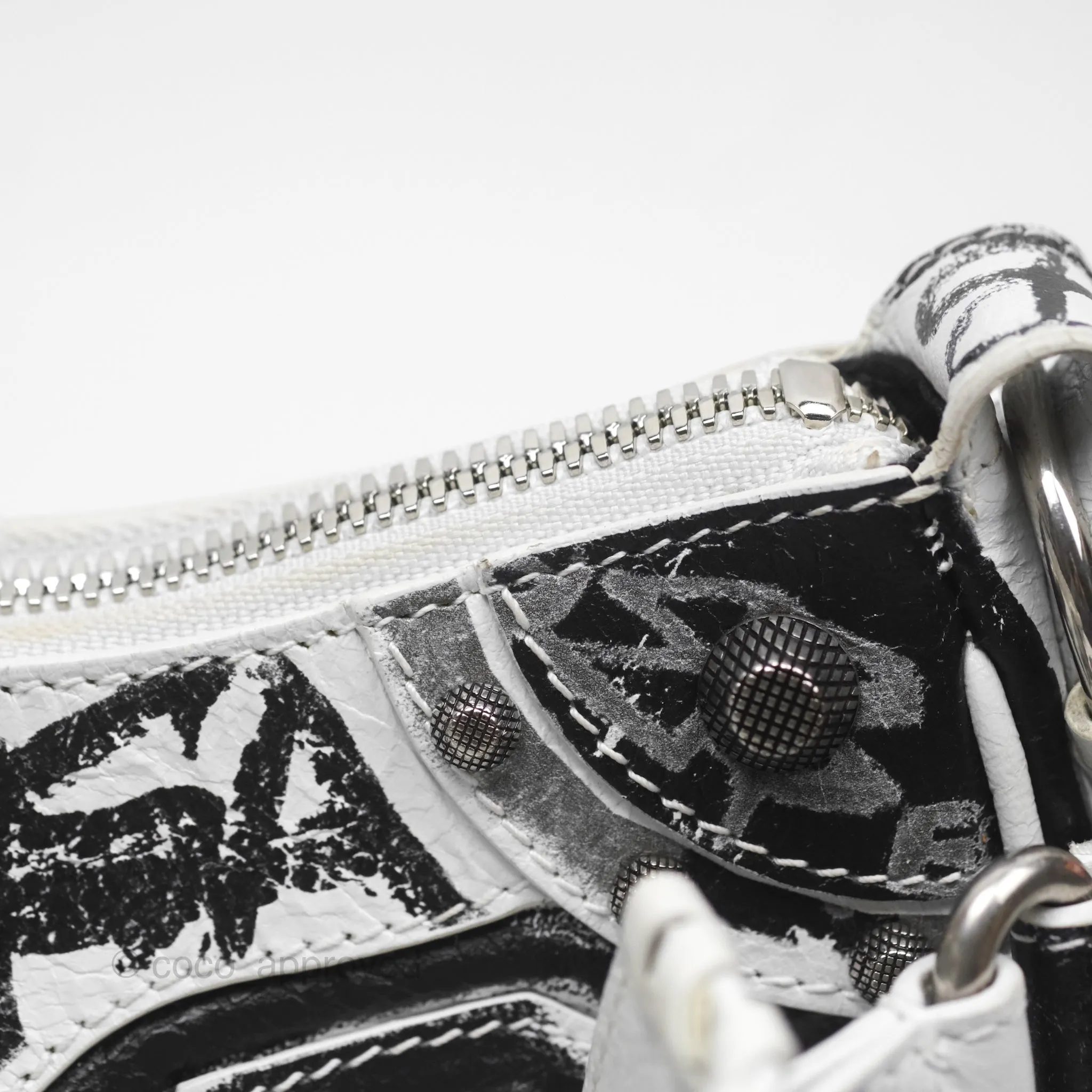 Balenciaga XS Graffiti Le Cagole Shoulder Bag White Black