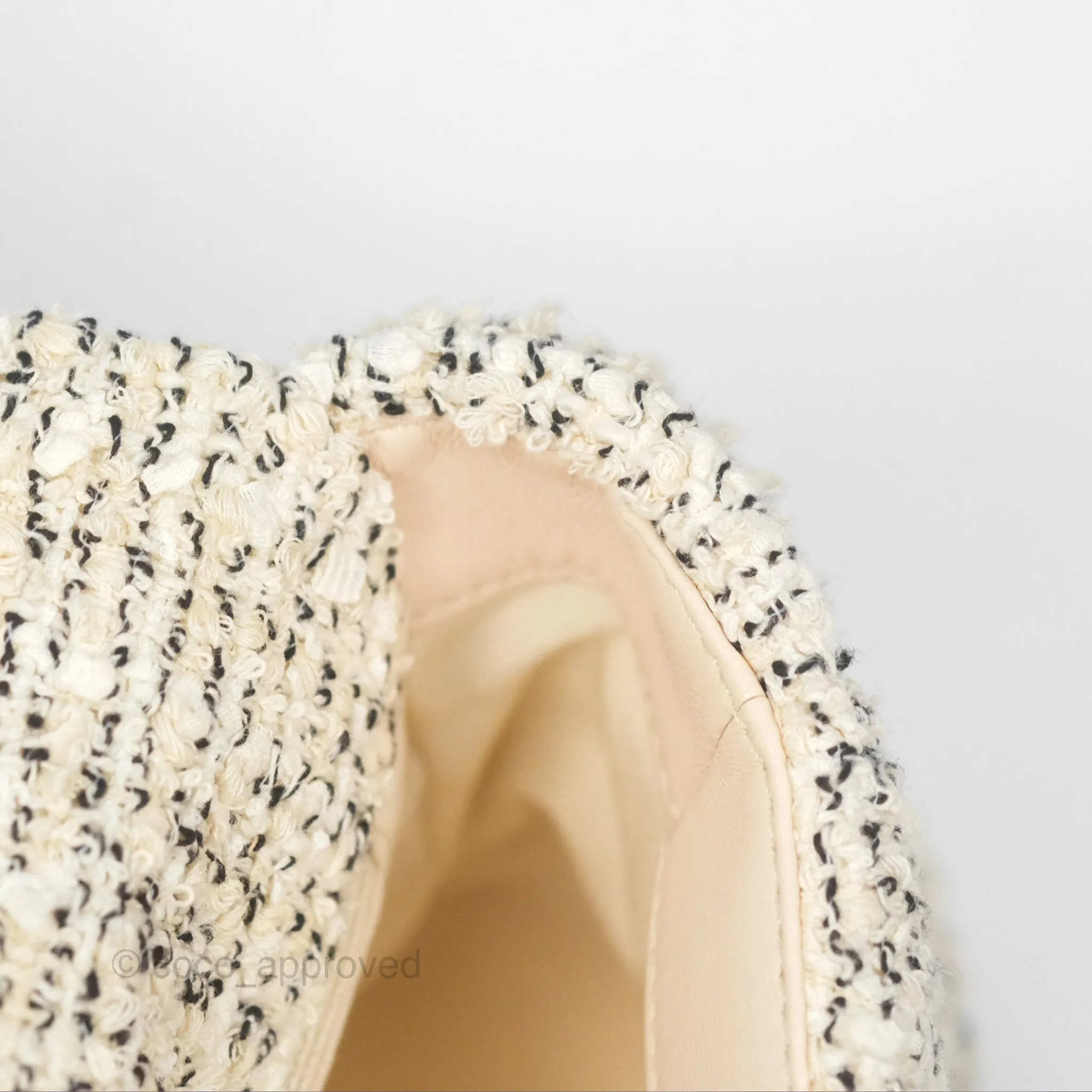 Chanel 19 Small Tweed Oreo Cream Mixed Hardware