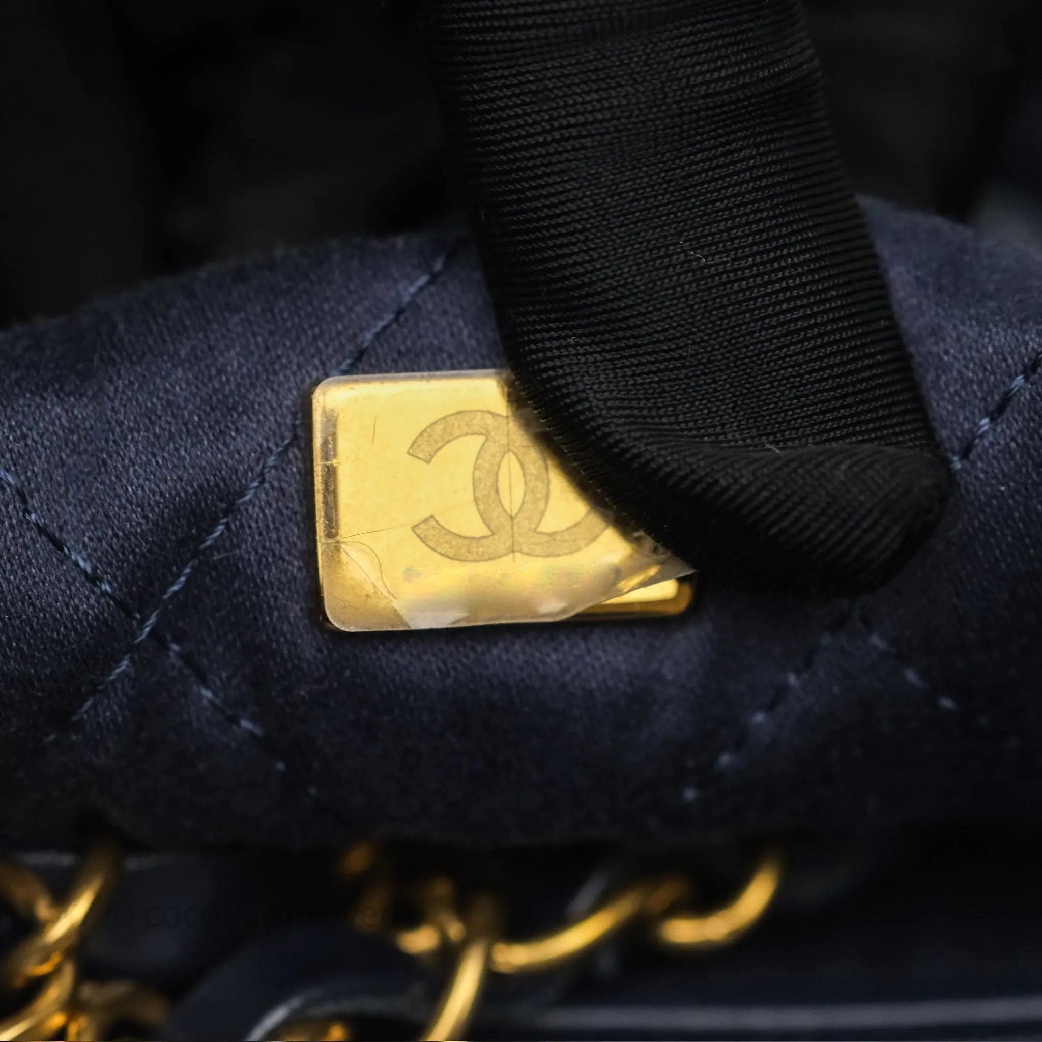 Chanel 22 Medium Navy Shiny Calfskin Aged Gold Hardware
