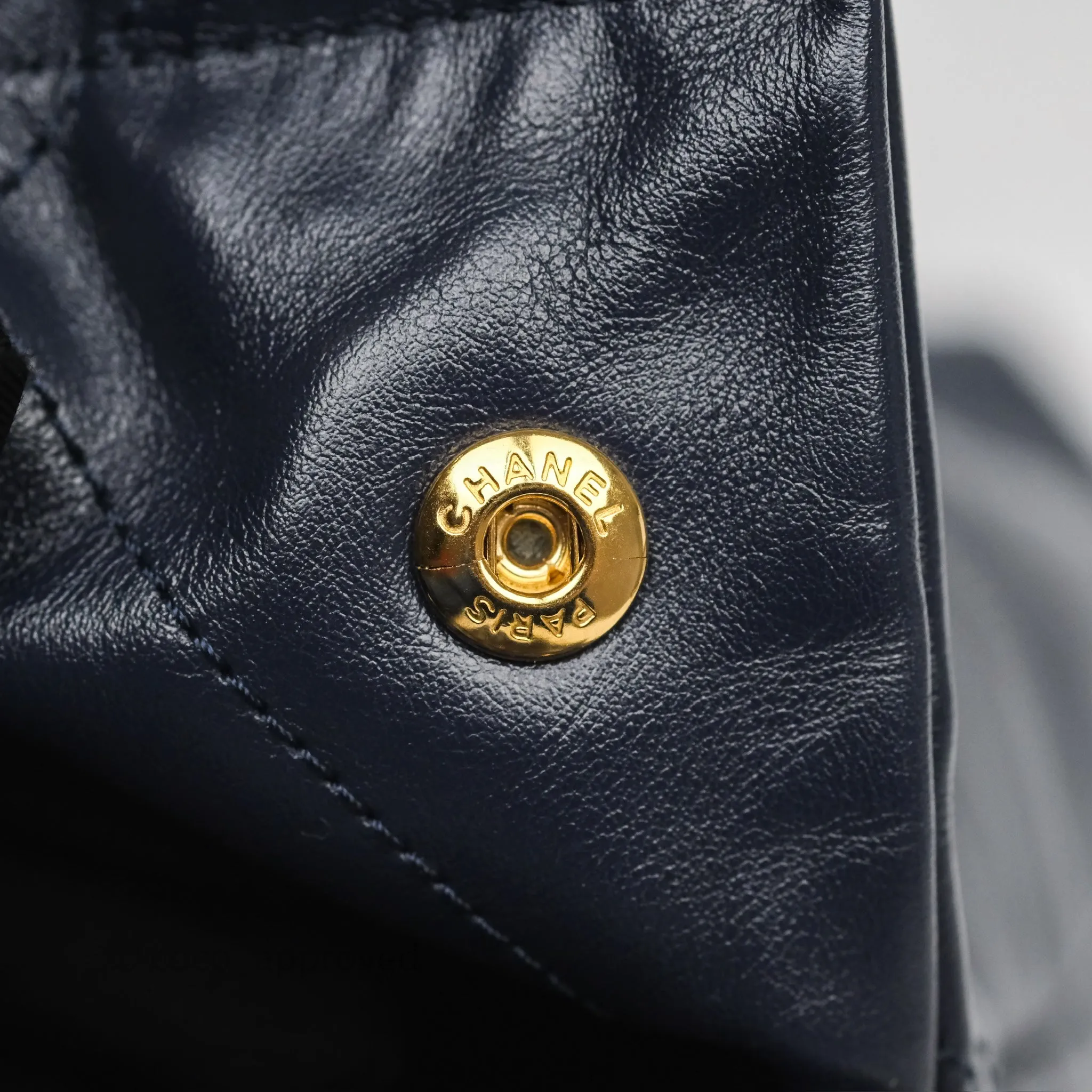 Chanel 22 Medium Navy Shiny Calfskin Aged Gold Hardware