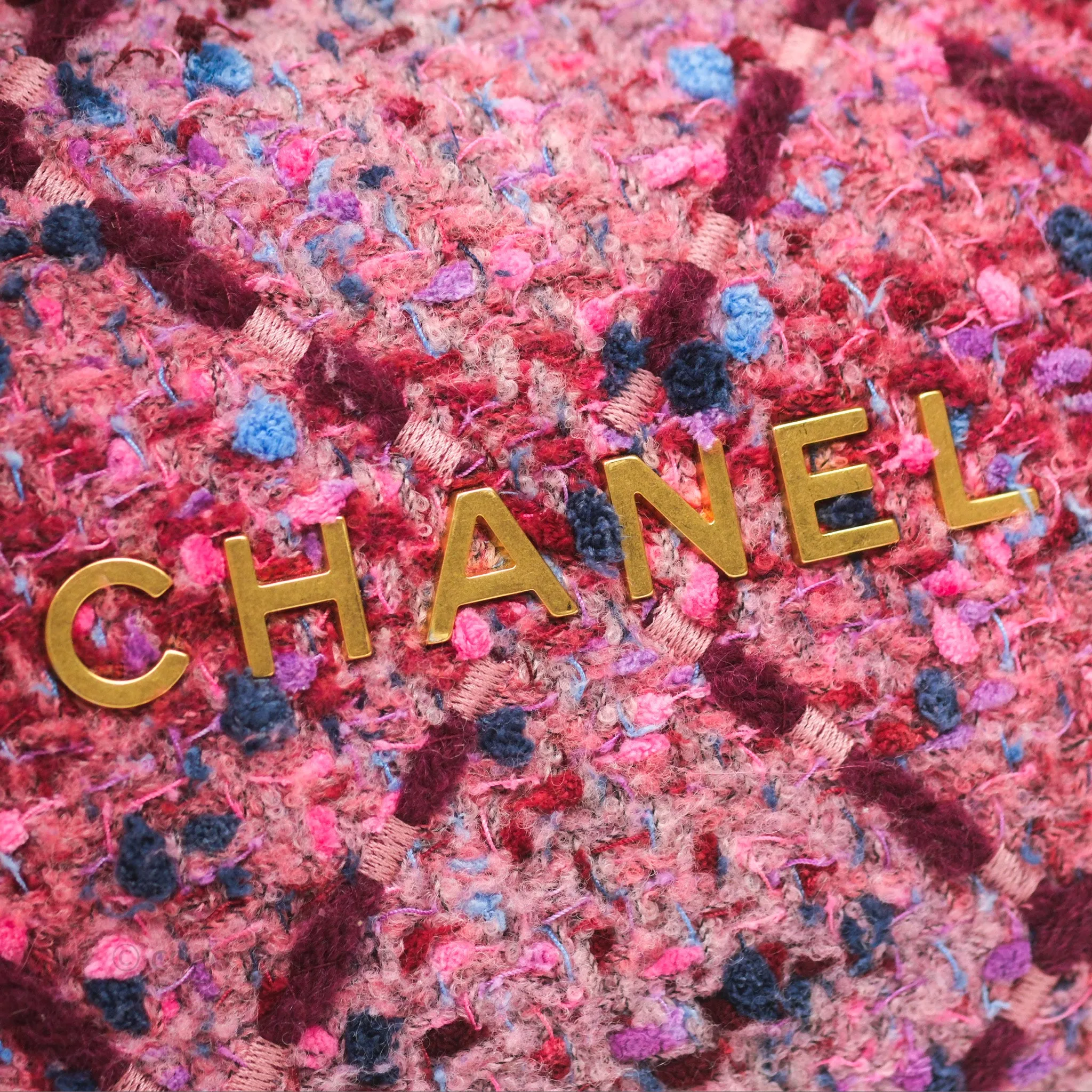Chanel 22 Medium Tweed Pink Aged Gold Hardware