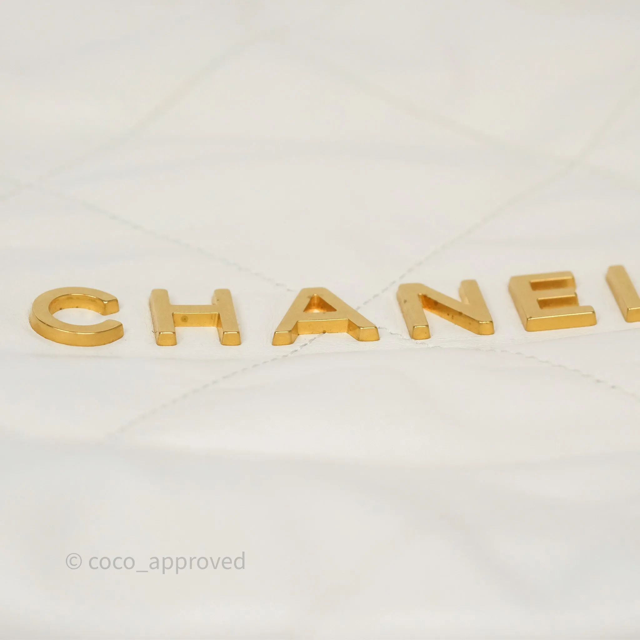 Chanel 22 Medium White Shiny Crumpled Calfskin Aged Gold Hardware
