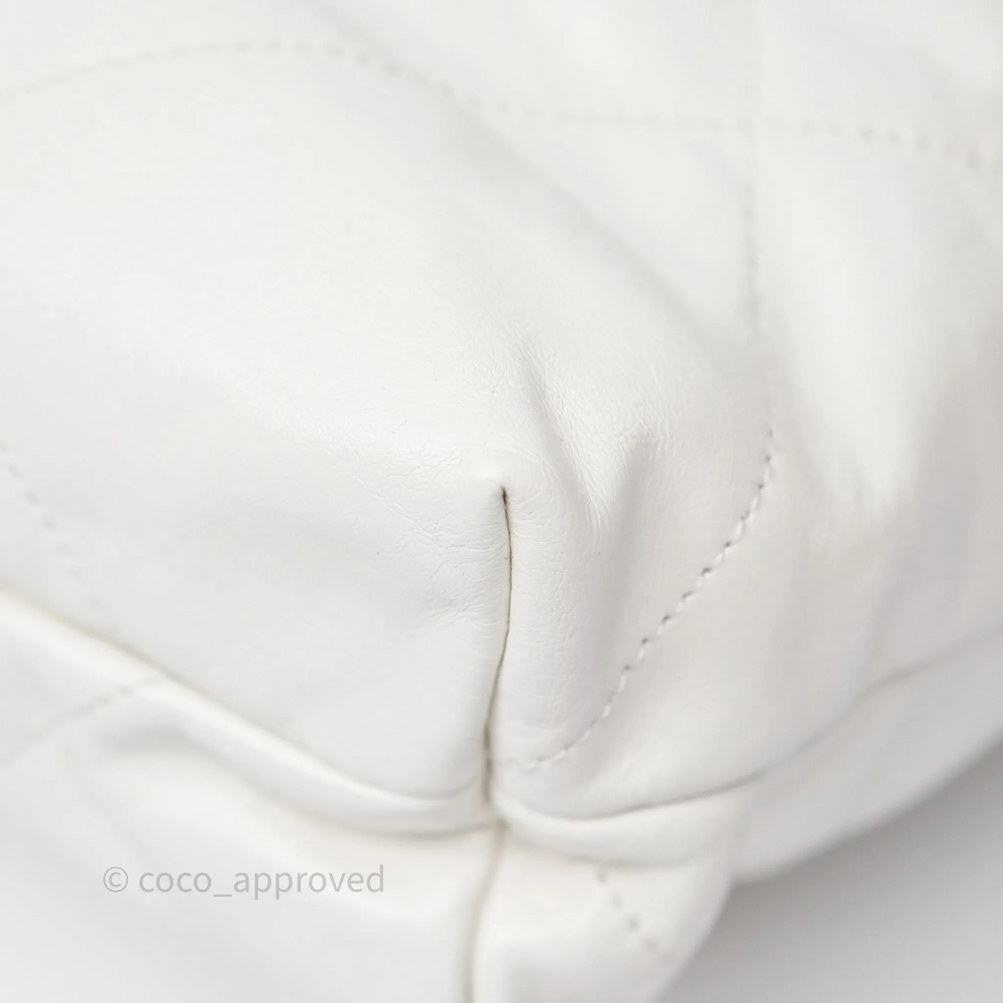 Chanel 22 Medium White Shiny Crumpled Calfskin Aged Gold Hardware