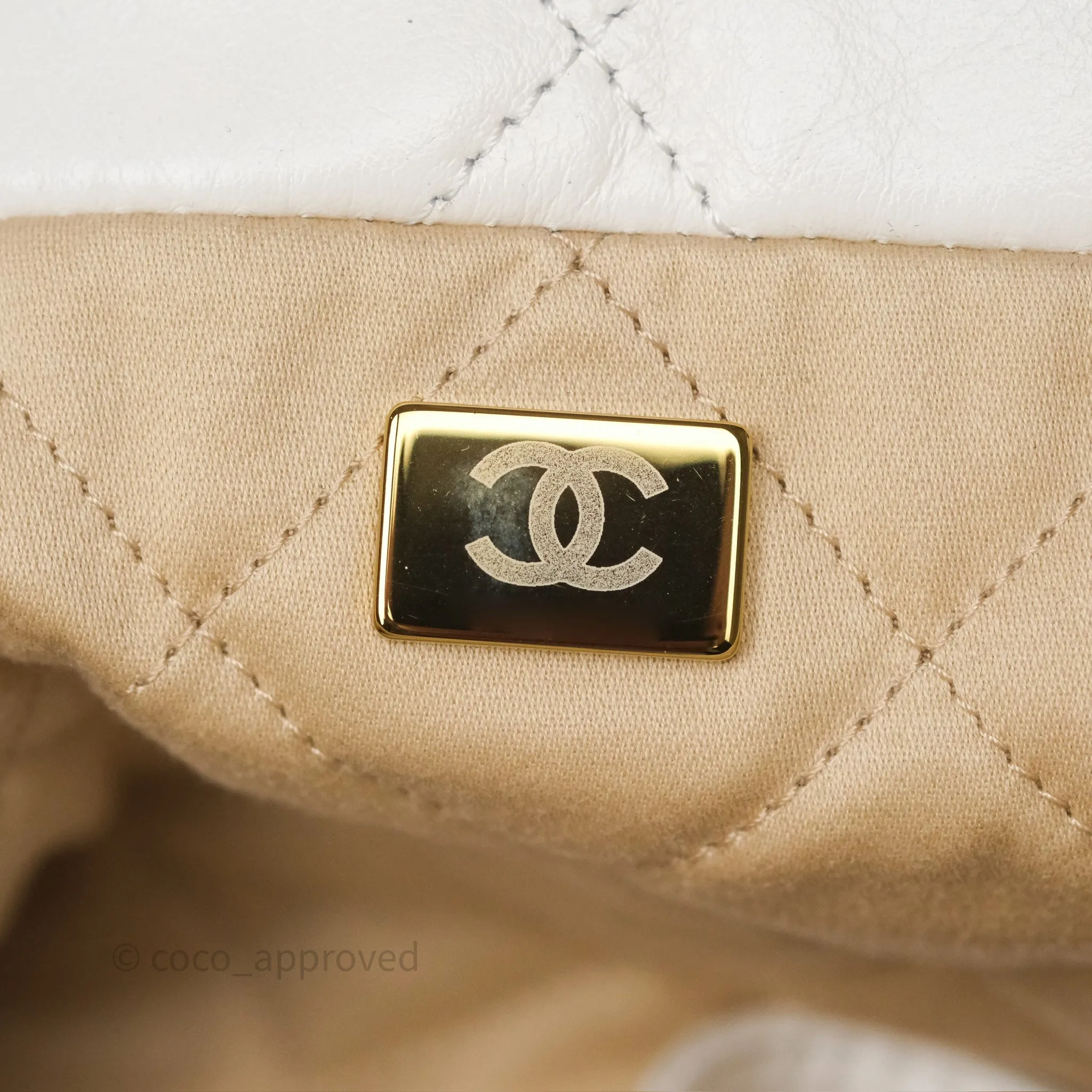 Chanel 22 Medium White Shiny Crumpled Calfskin Aged Gold Hardware