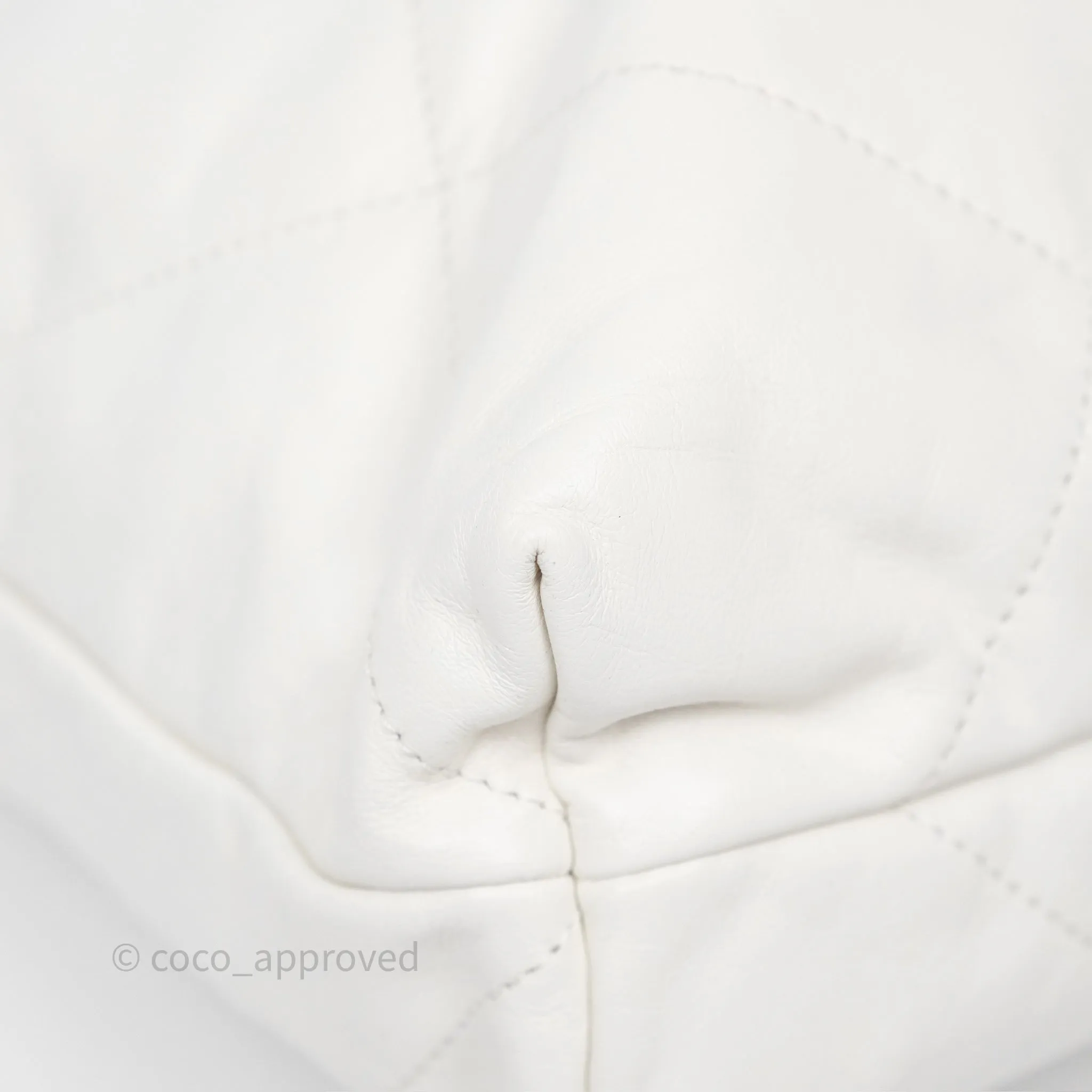 Chanel 22 Medium White Shiny Crumpled Calfskin Aged Gold Hardware