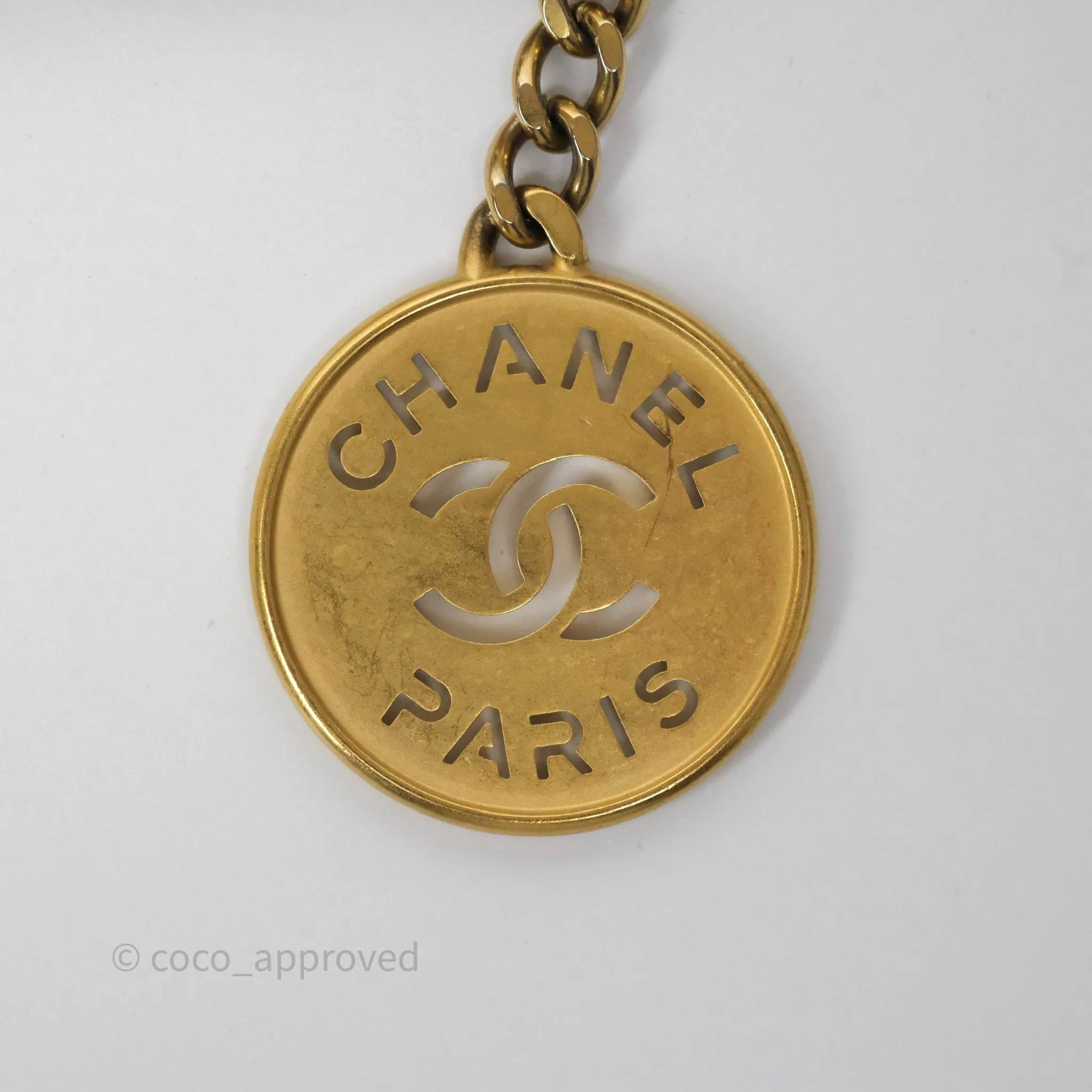 Chanel 22 Medium White Shiny Crumpled Calfskin Aged Gold Hardware