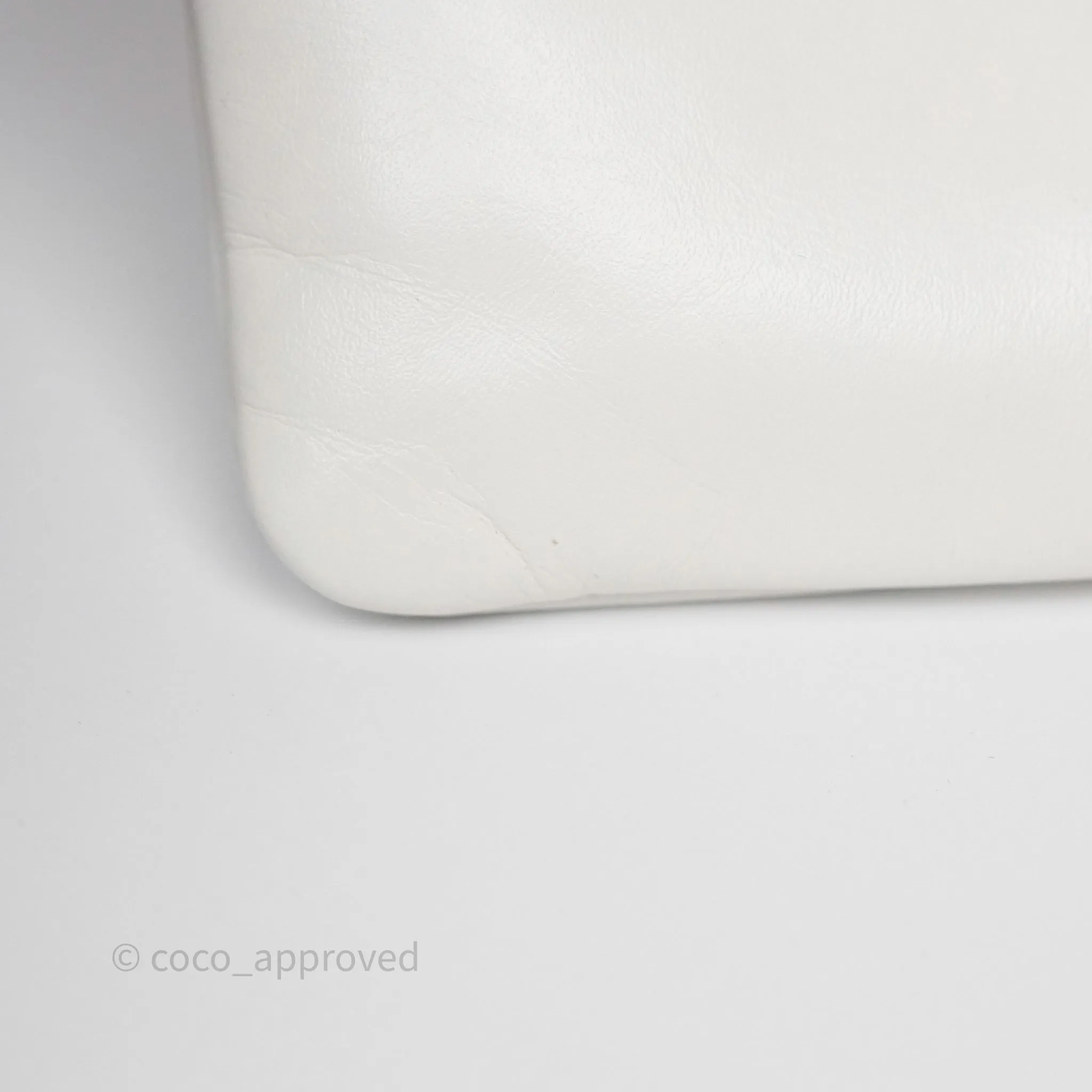 Chanel 22 Medium White Shiny Crumpled Calfskin Aged Gold Hardware