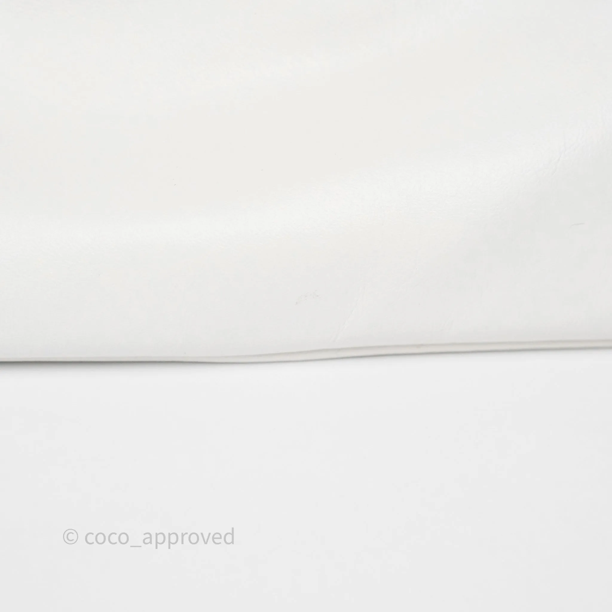 Chanel 22 Medium White Shiny Crumpled Calfskin Aged Gold Hardware