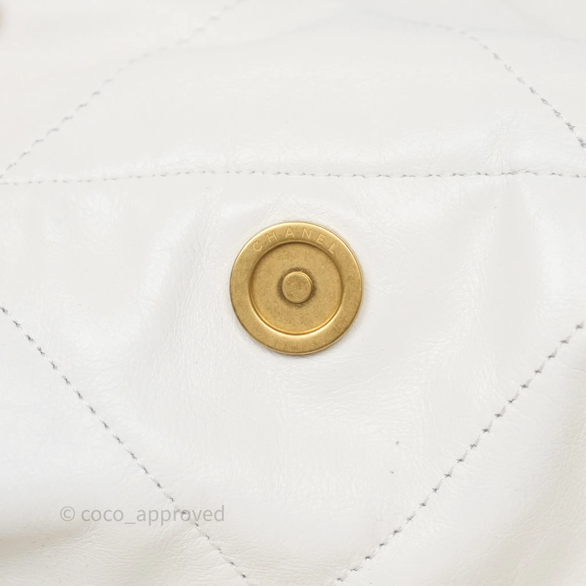 Chanel 22 Medium White Shiny Crumpled Calfskin Aged Gold Hardware