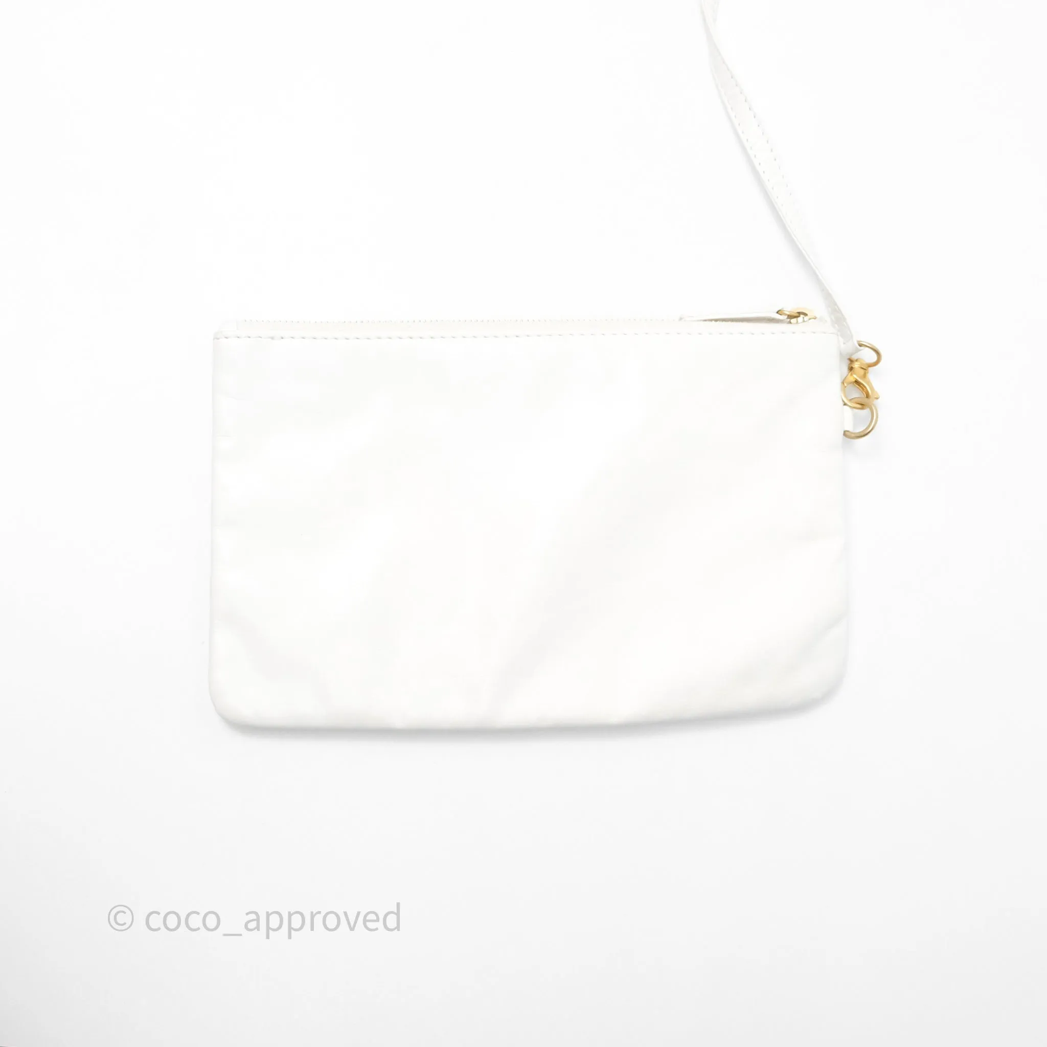 Chanel 22 Small White Shiny Calfskin Aged Gold Hardware