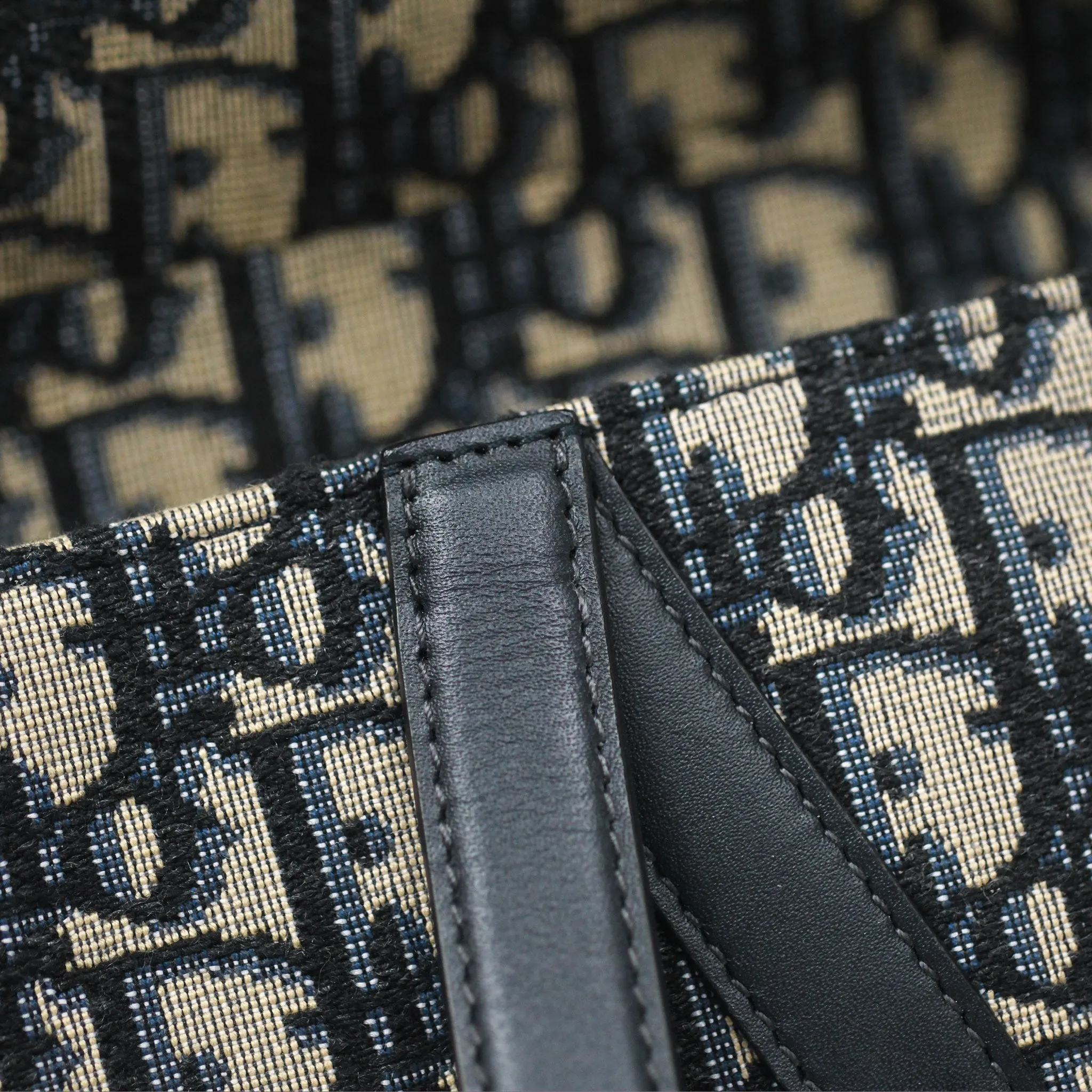 Christian Dior Saddle Bag Navy Dior Oblique Embroidery Gold Hardware