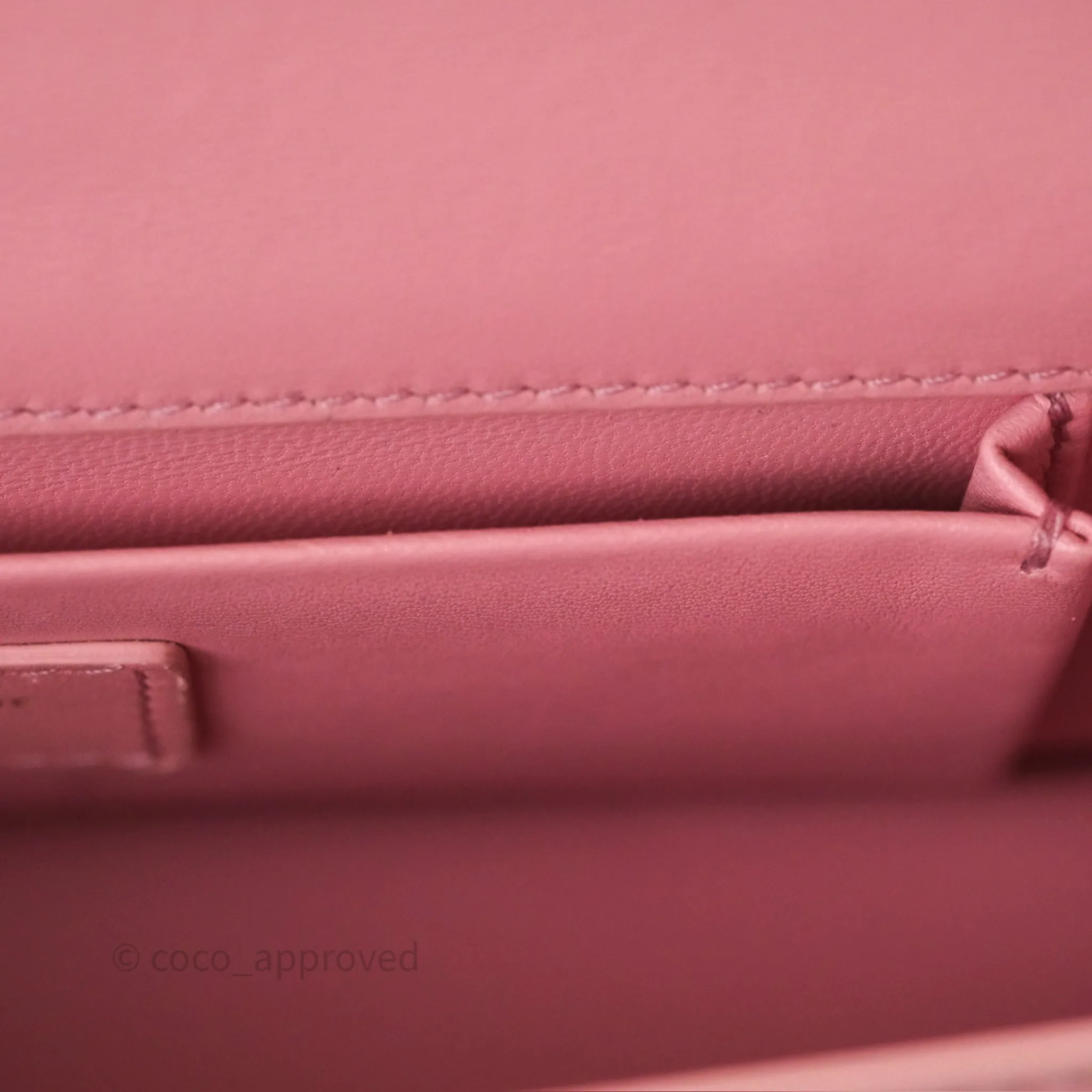 Dior 30 Montaigne East-West Chain Bag Pink