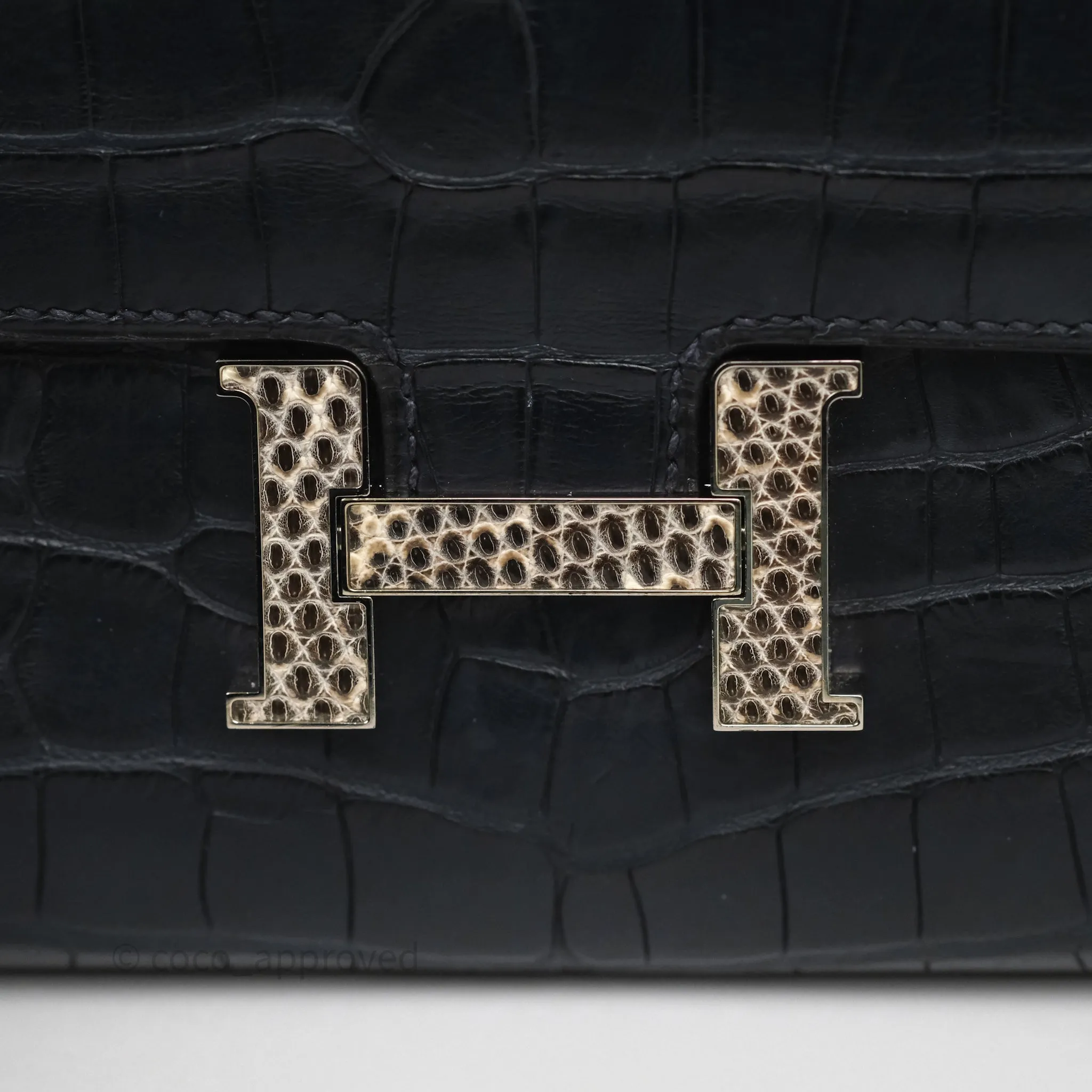 Hermes Constance Wallet Bleu Nuit 2Z Matte Alligator Ombre Lizard Buckle