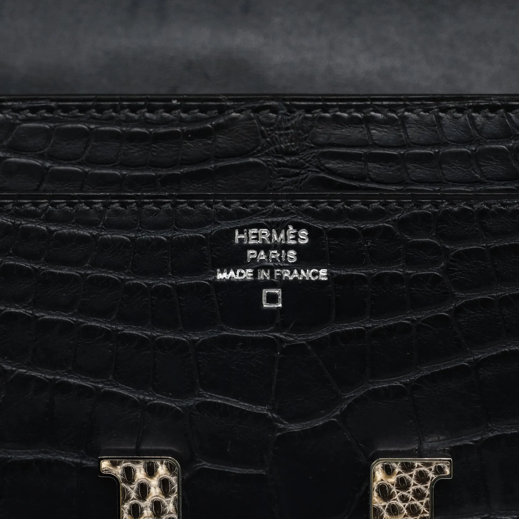 Hermes Constance Wallet Bleu Nuit 2Z Matte Alligator Ombre Lizard Buckle