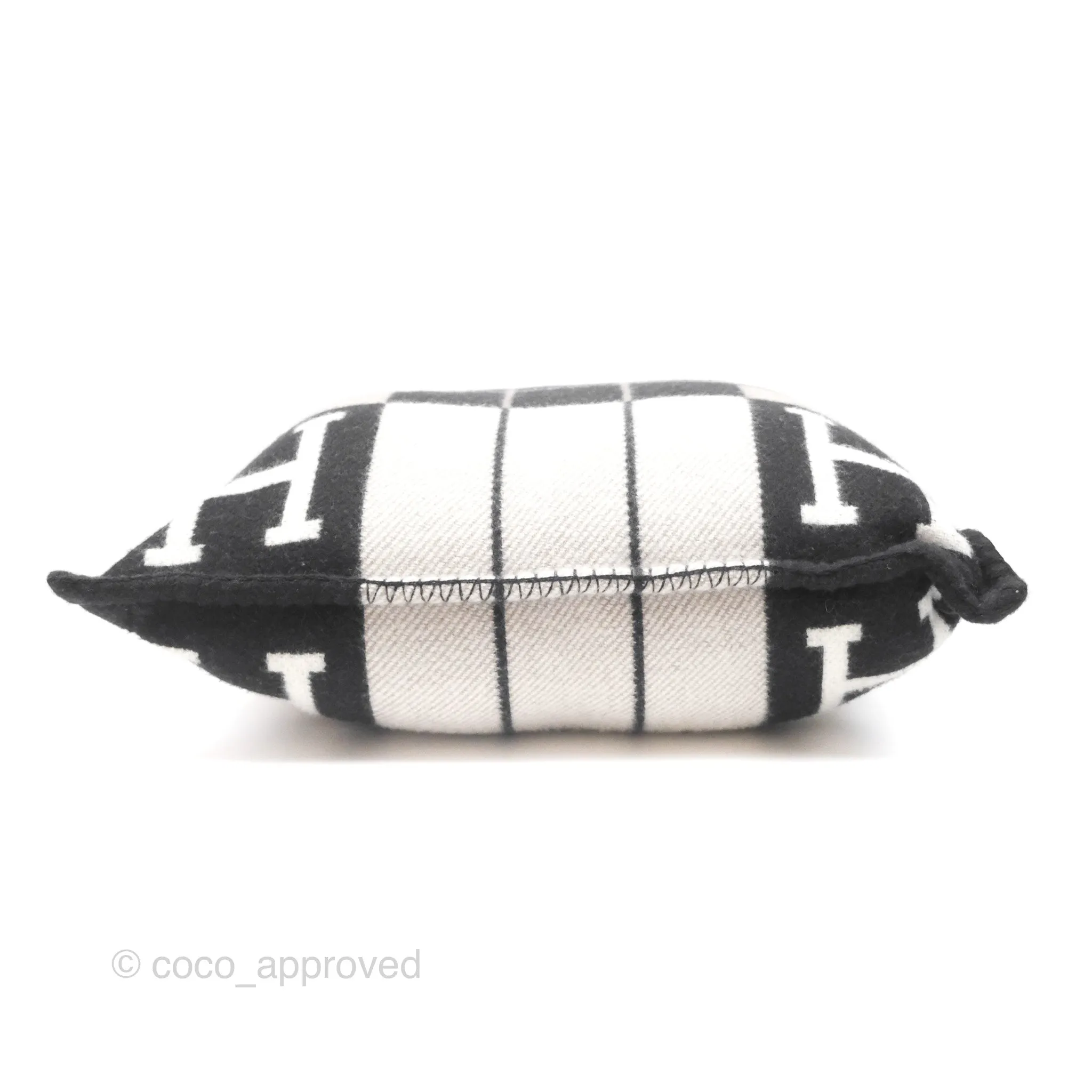 Hermes Small Avalon III Pillow cru Noir