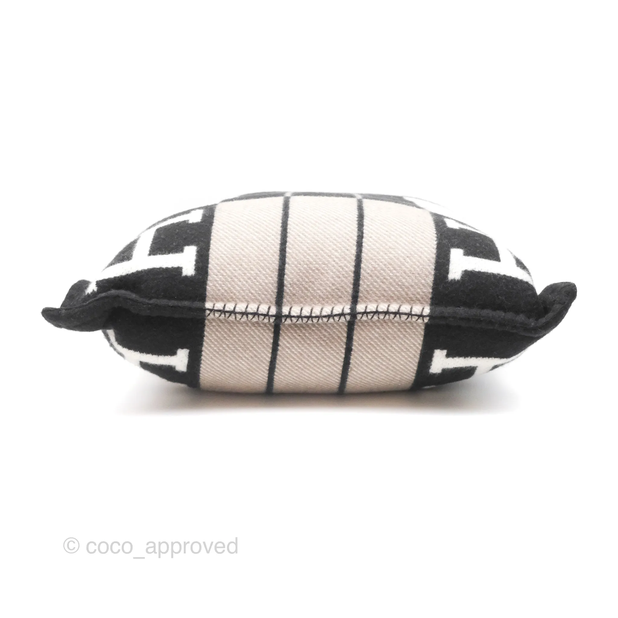 Hermes Small Avalon III Pillow cru Noir