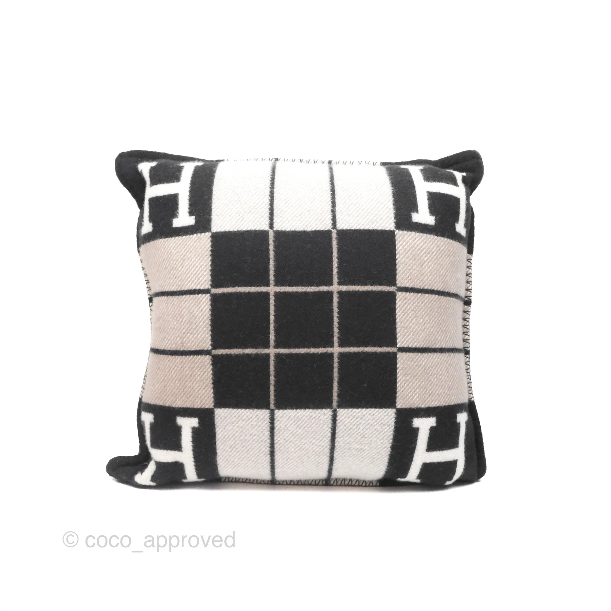 Hermes Small Avalon III Pillow cru Noir
