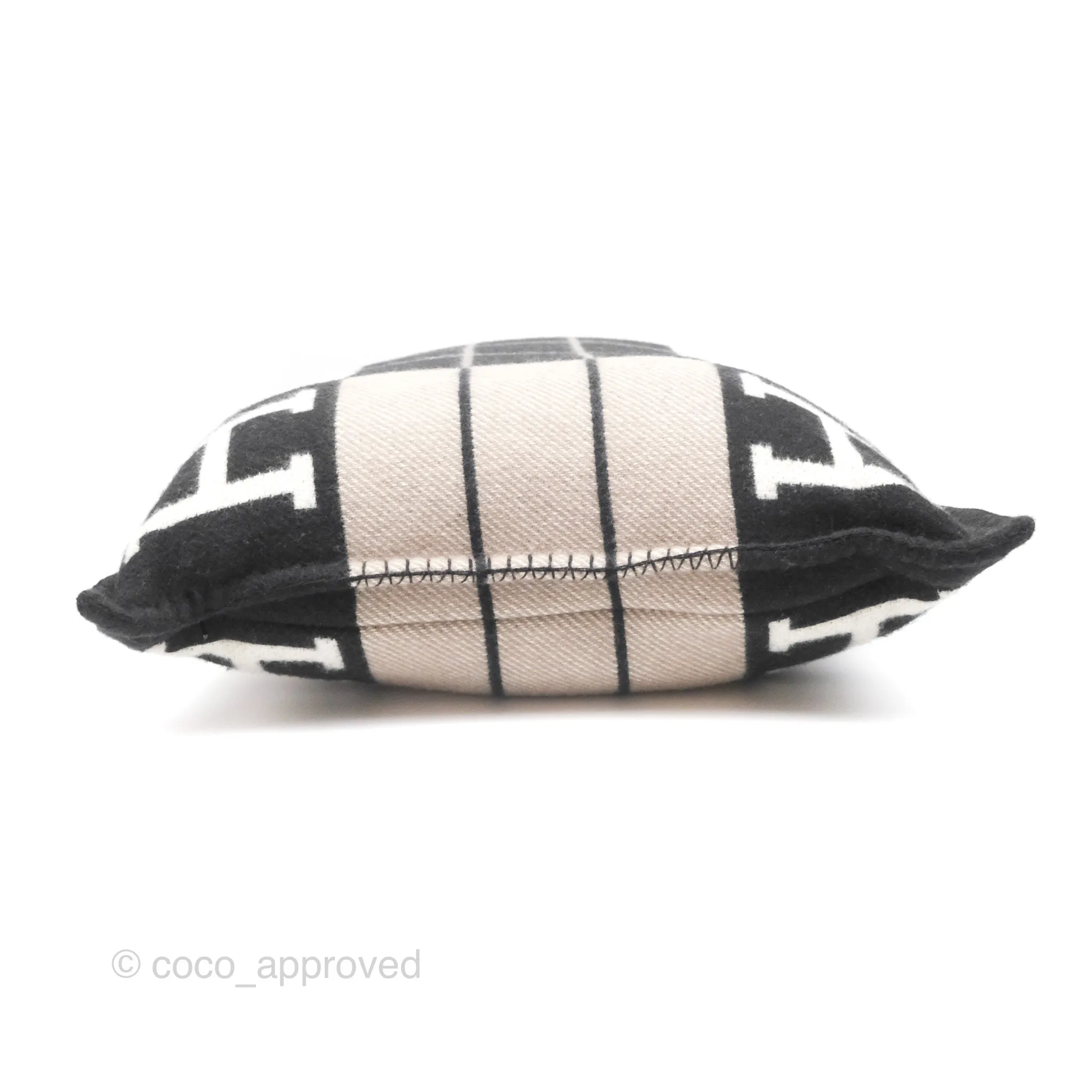 Hermes Small Avalon III Pillow cru Noir
