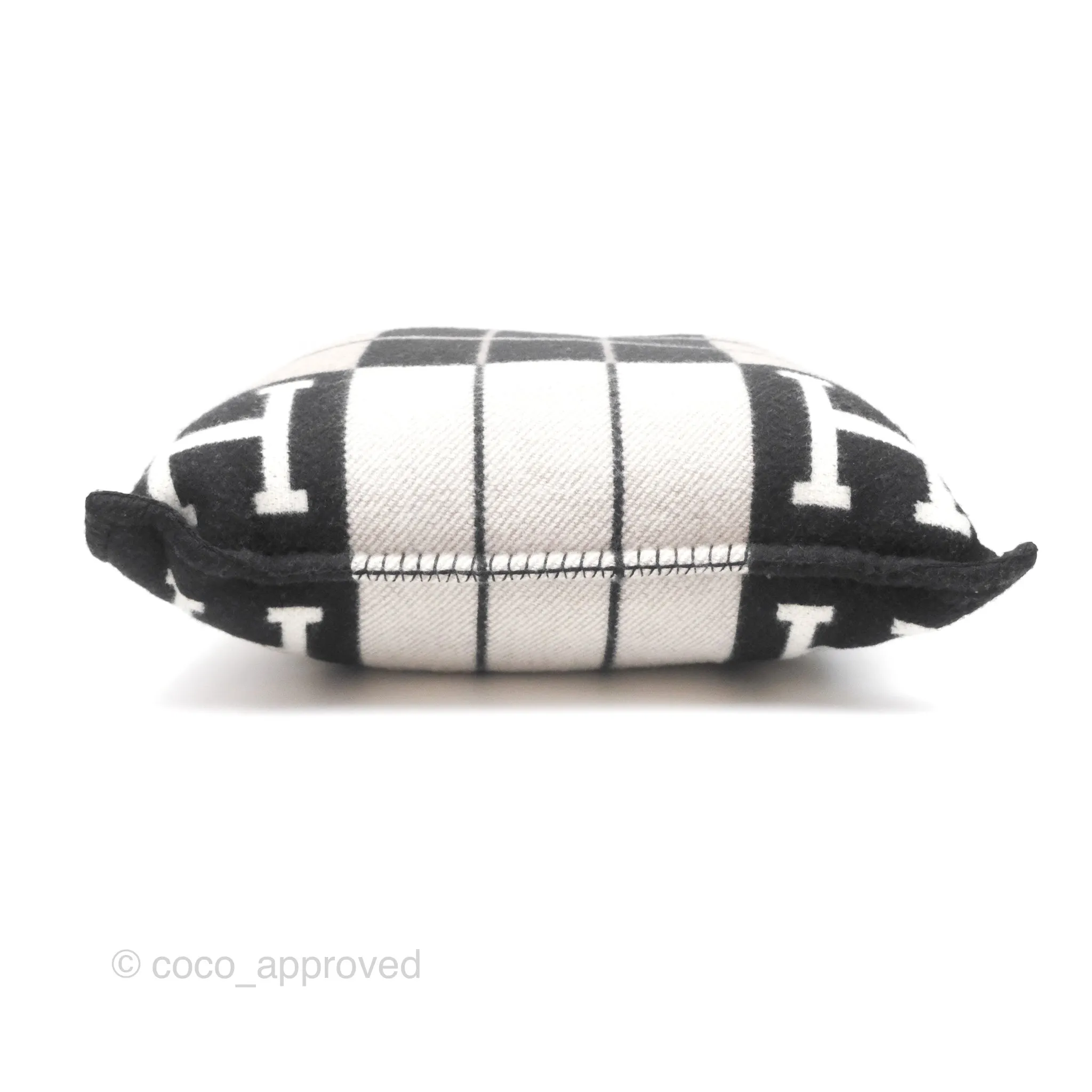 Hermes Small Avalon III Pillow cru Noir