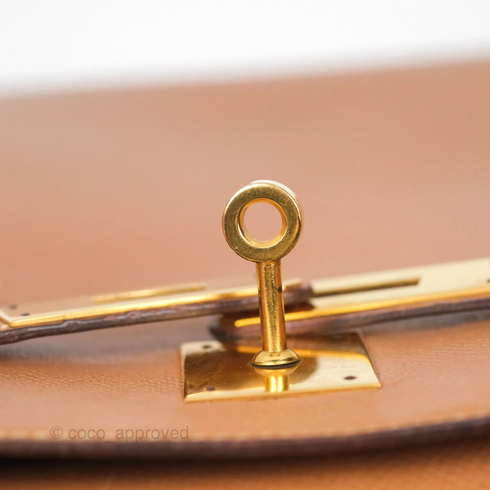 Hermes Vintage Kelly 32 Retourne Natural Gold Hardware