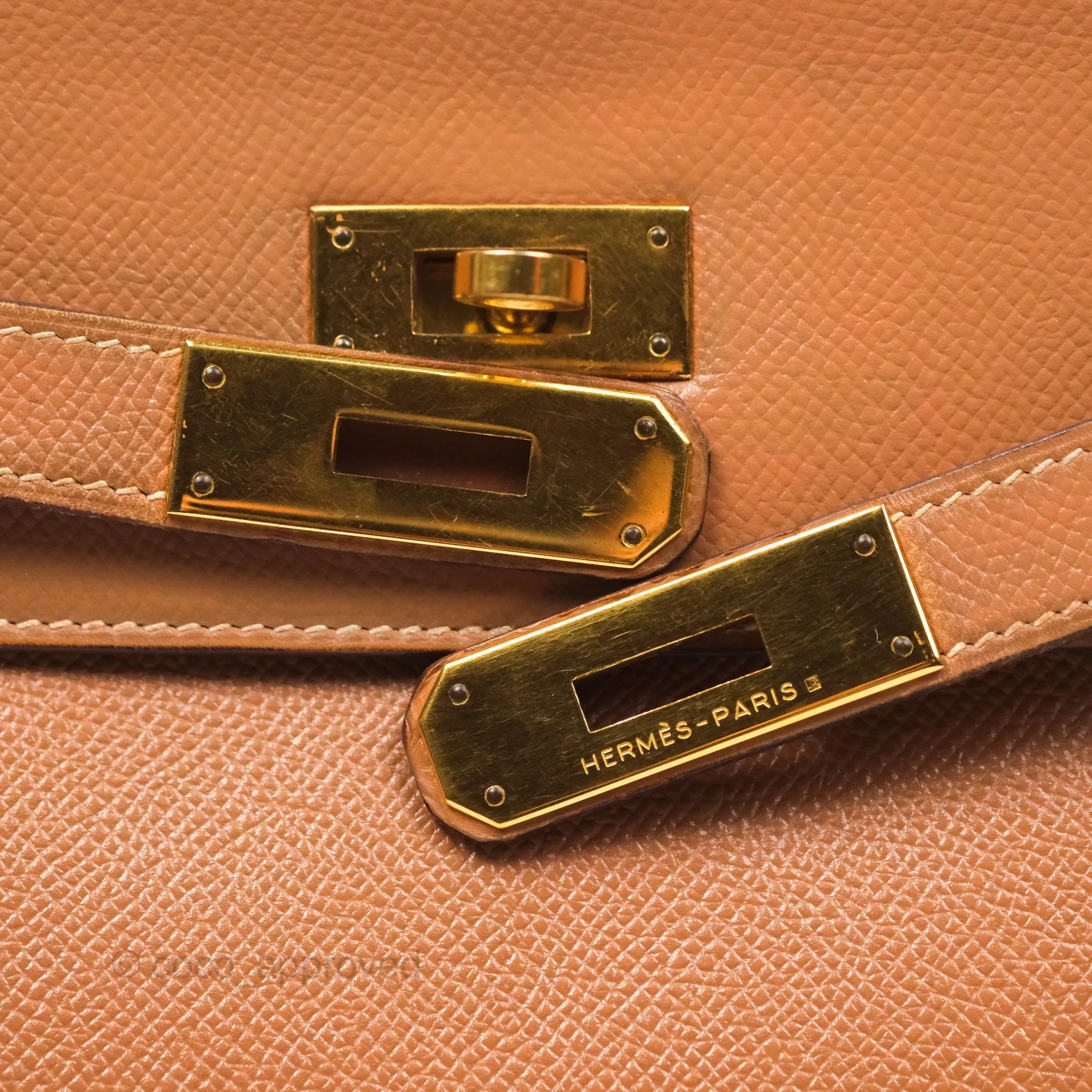 Hermes Vintage Kelly 32 Retourne Natural Gold Hardware