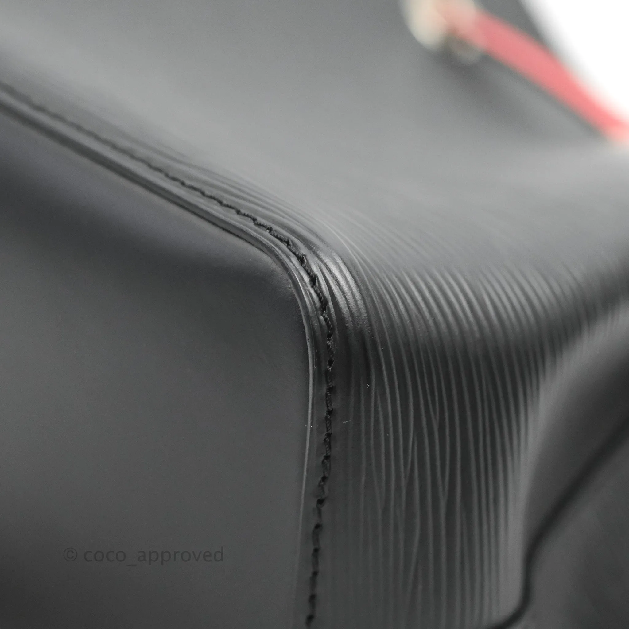 Louis Vuitton Neonoe BB Black Safran Epi Leather