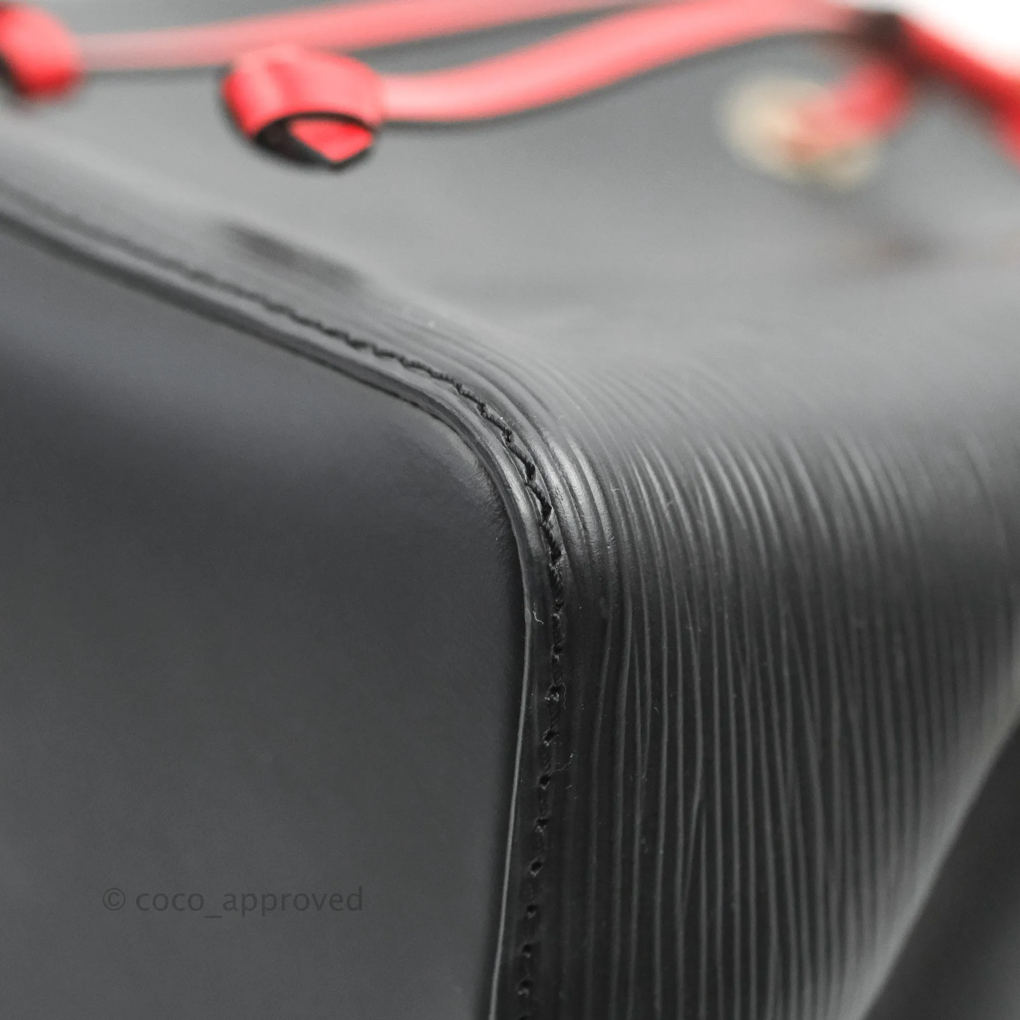 Louis Vuitton Neonoe BB Black Safran Epi Leather