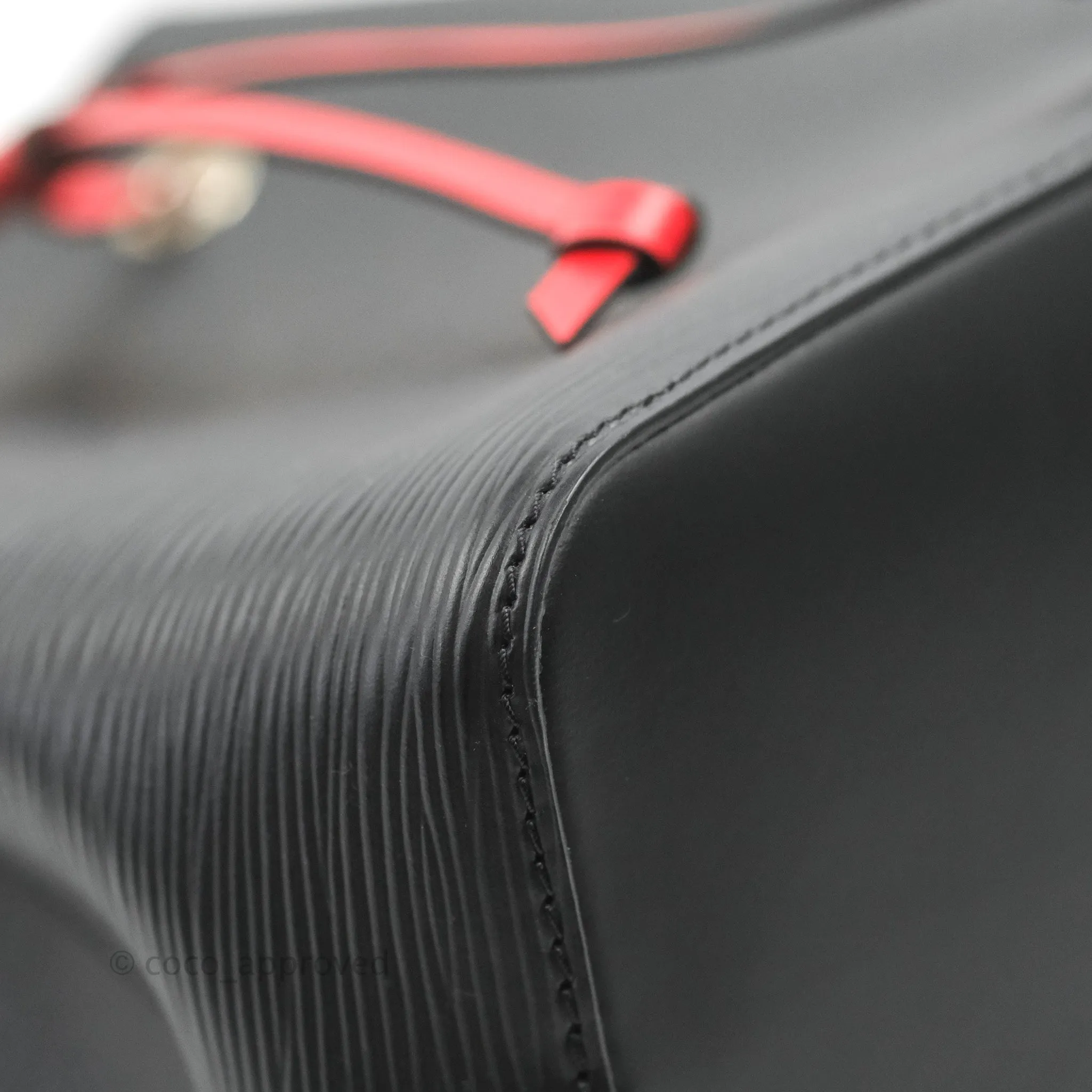 Louis Vuitton Neonoe BB Black Safran Epi Leather