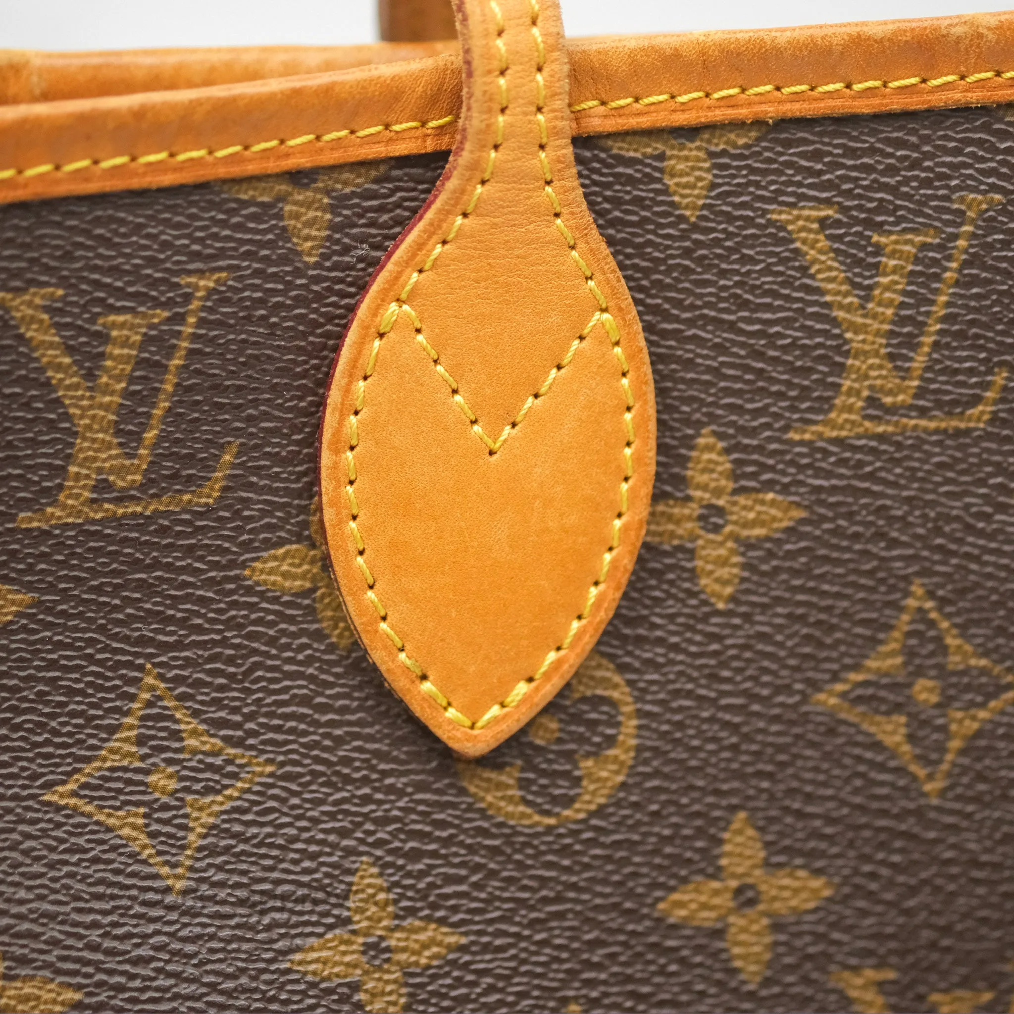 Louis Vuitton Neverfull MM Tote Bag Monogram Canvas