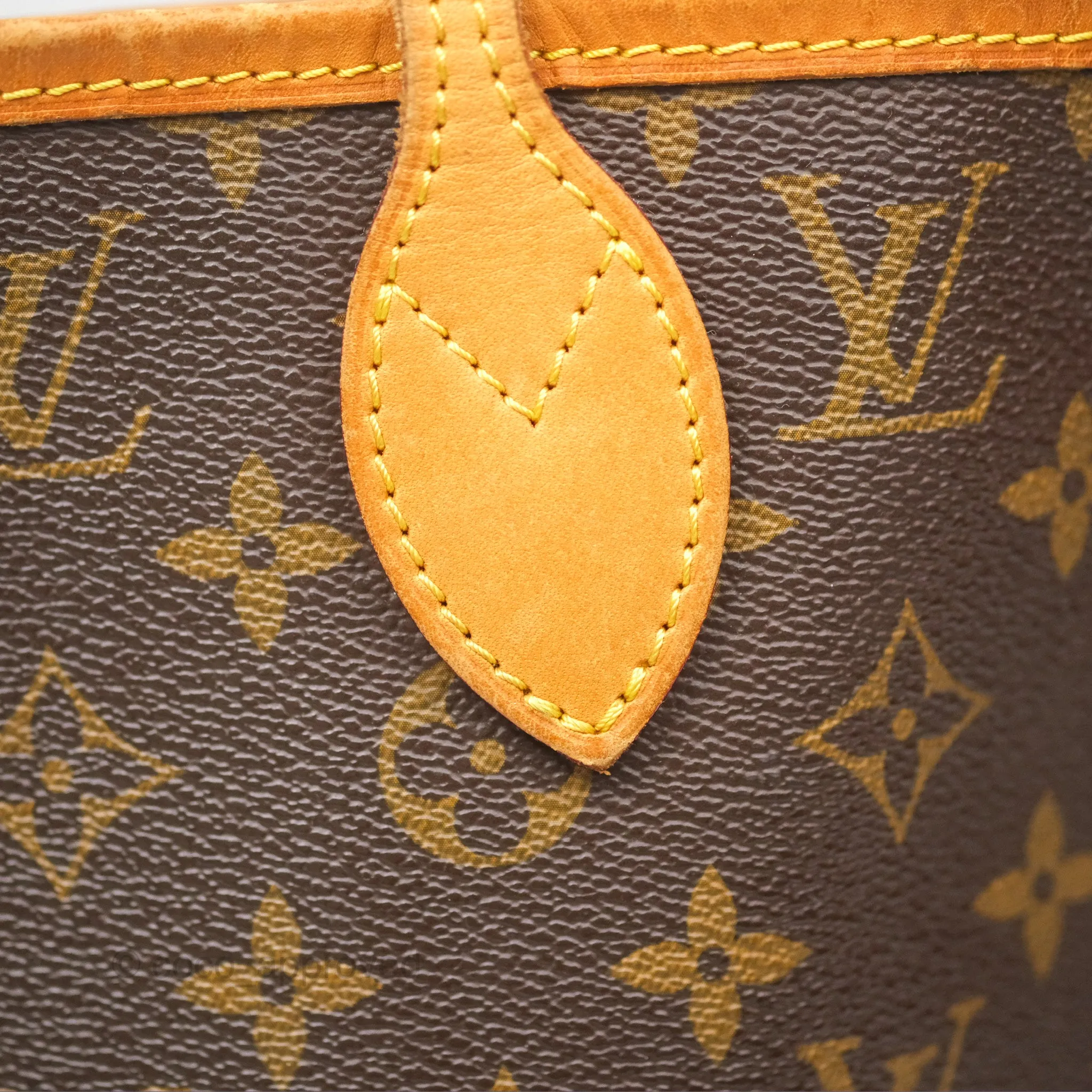 Louis Vuitton Neverfull MM Tote Bag Monogram Canvas