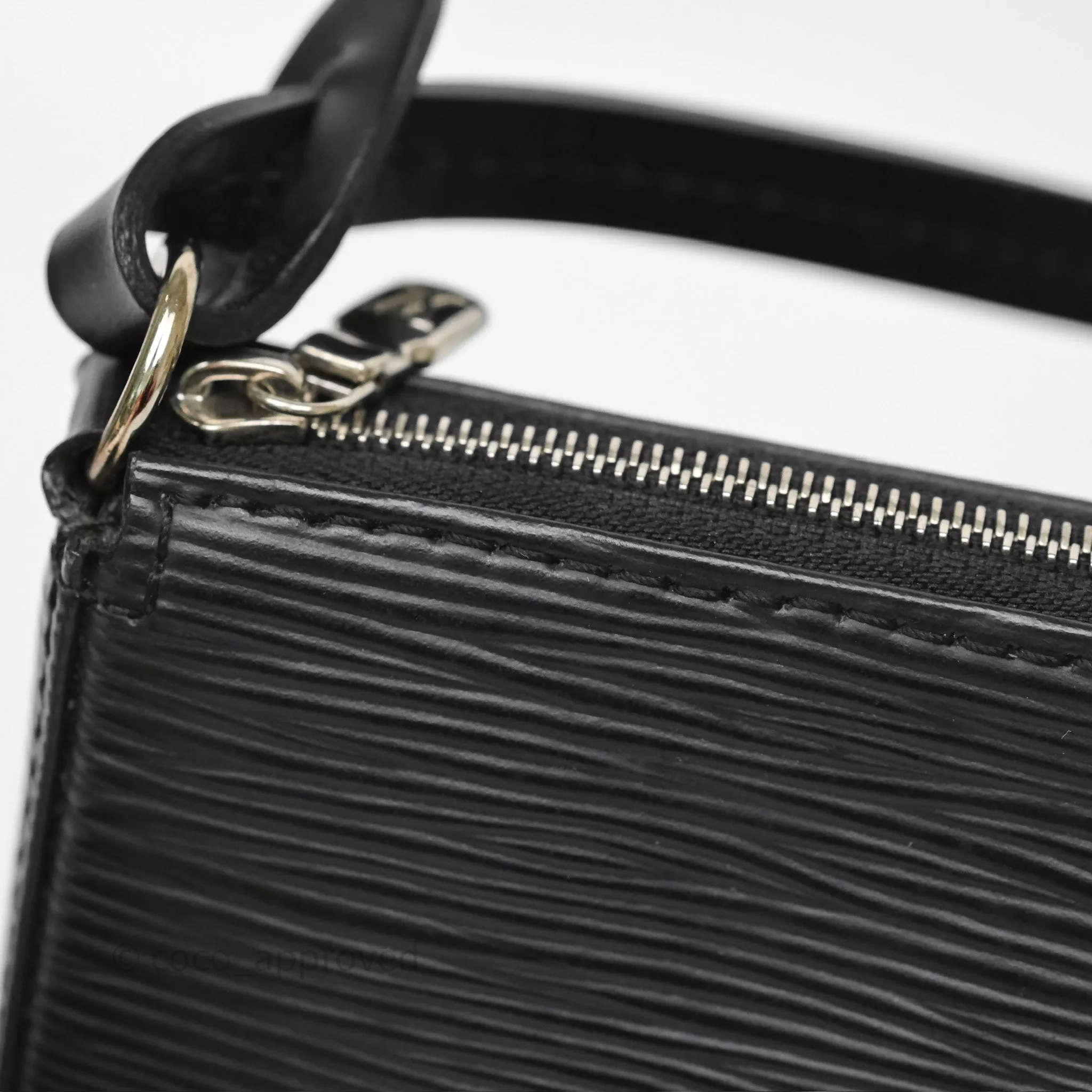 Louis Vuitton Pochette Black Epi