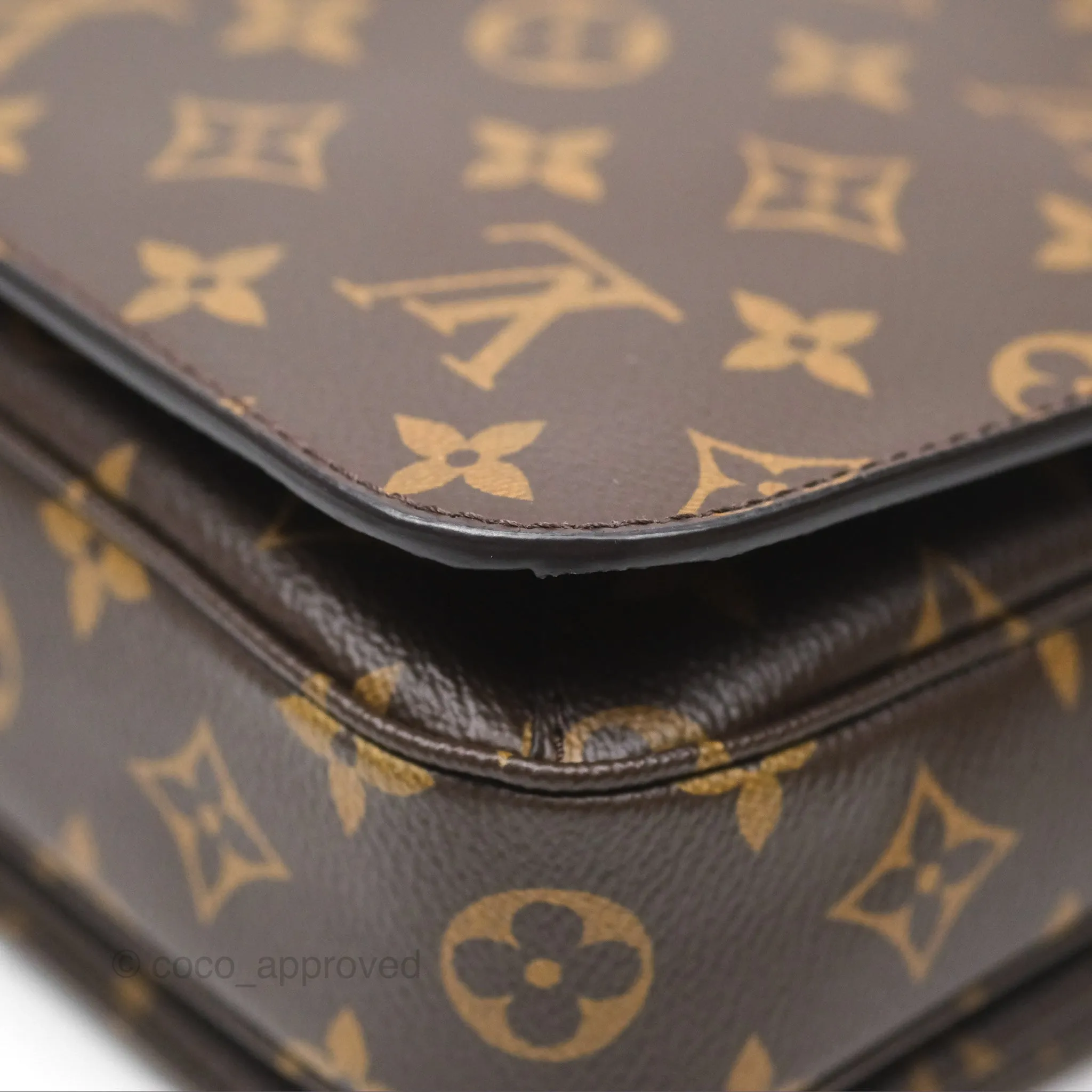 Louis Vuitton Pochette Metis Monogram Canvas