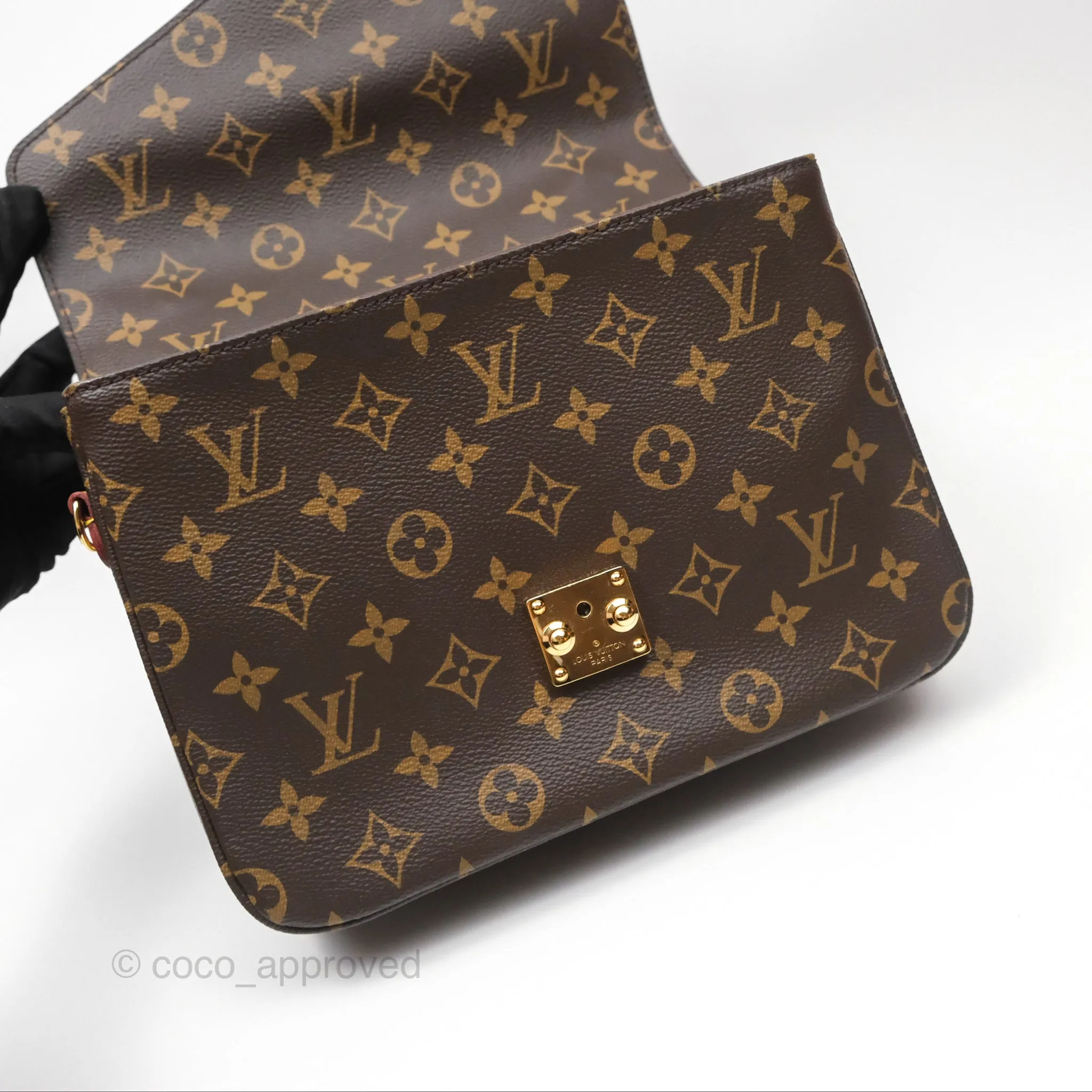 Louis Vuitton Pochette Metis Monogram Canvas