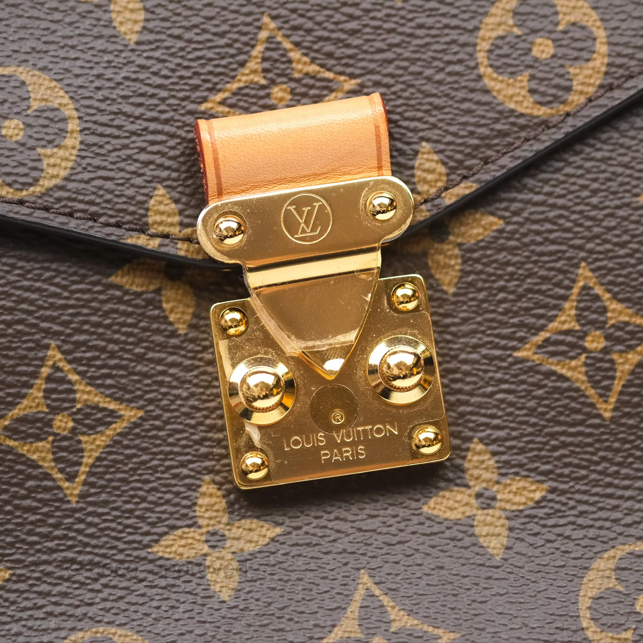 Louis Vuitton Pochette Metis Monogram Canvas