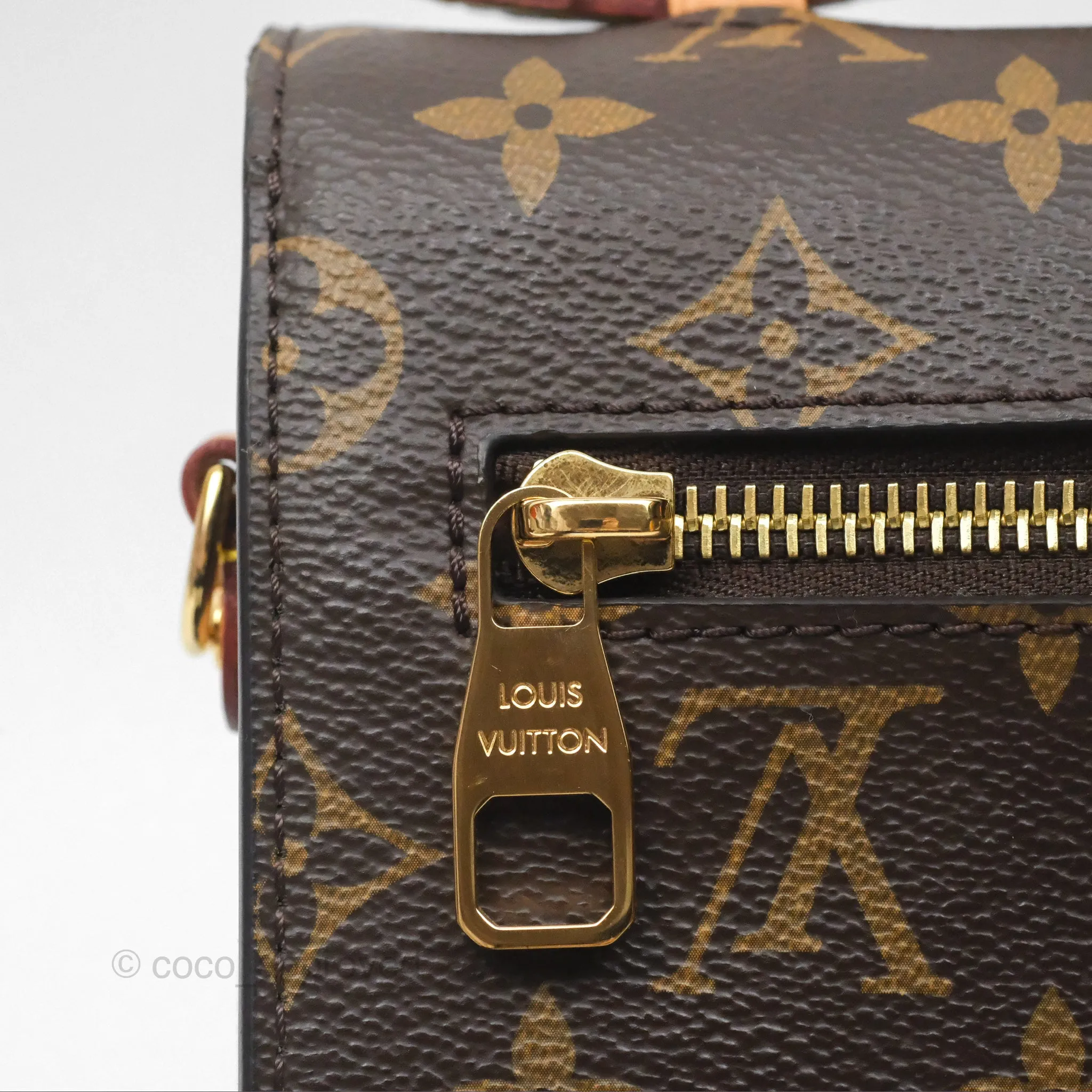 Louis Vuitton Pochette Metis Monogram Canvas