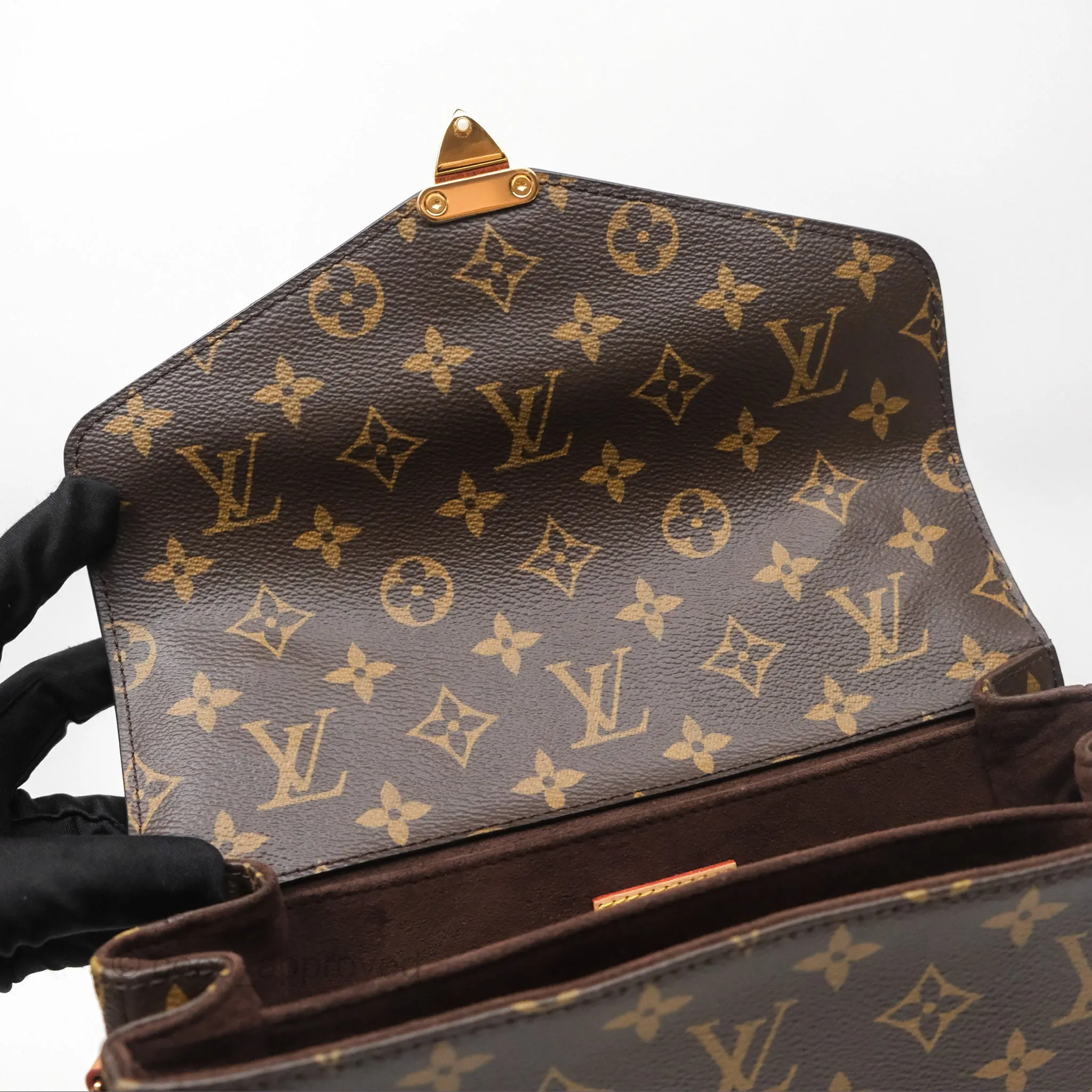Louis Vuitton Pochette Metis Monogram Canvas