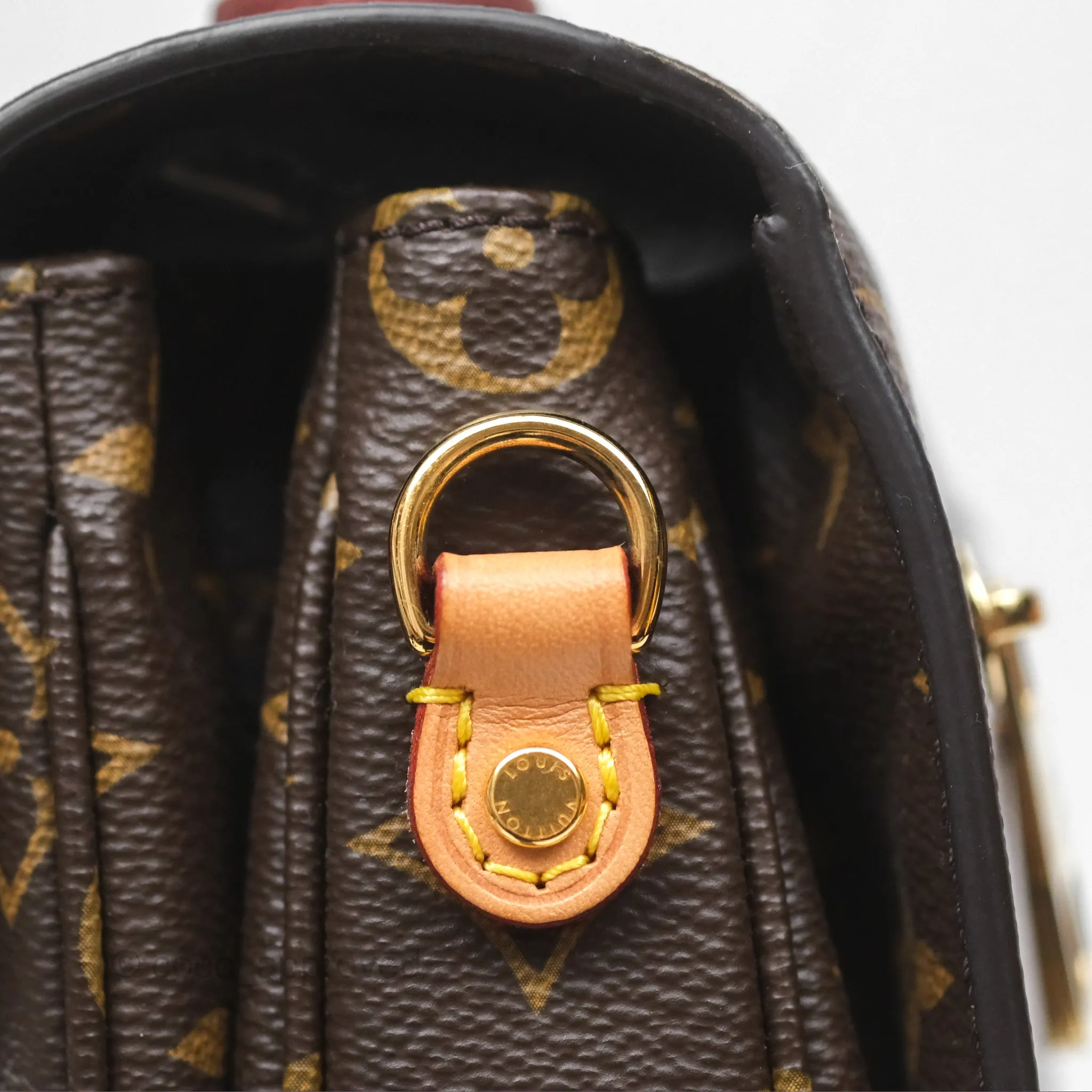 Louis Vuitton Pochette Metis Monogram Canvas