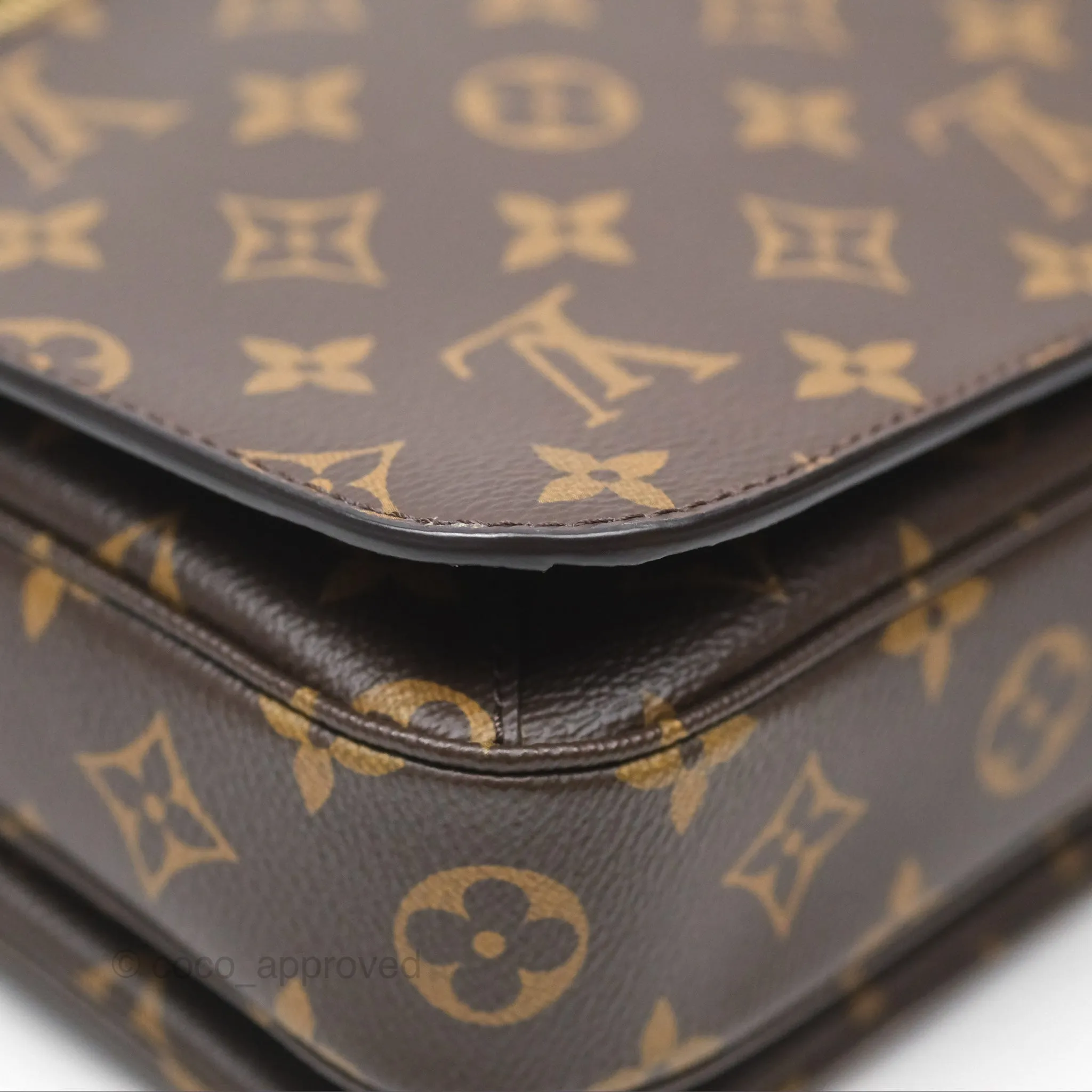 Louis Vuitton Pochette Metis Monogram Canvas