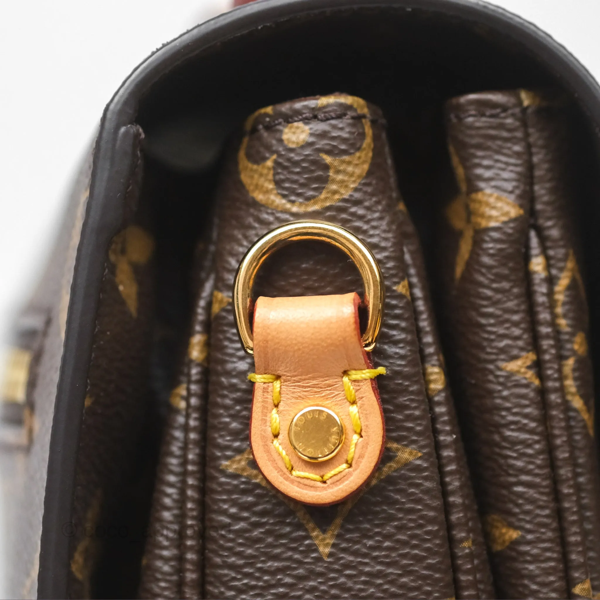 Louis Vuitton Pochette Metis Monogram Canvas