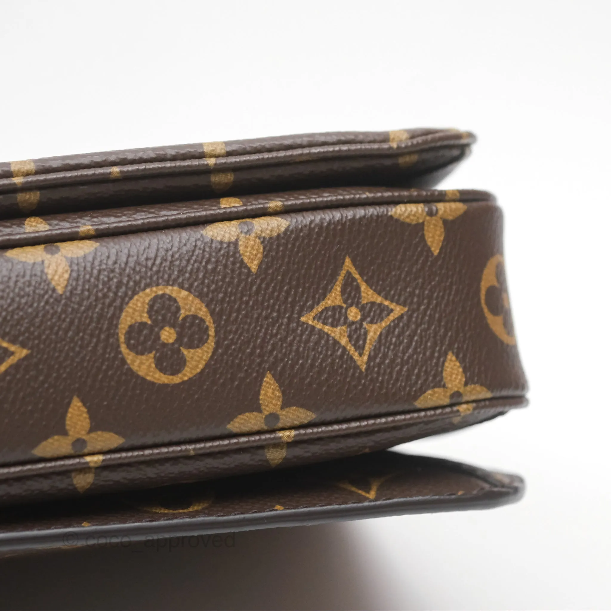 Louis Vuitton Pochette Metis Monogram Canvas