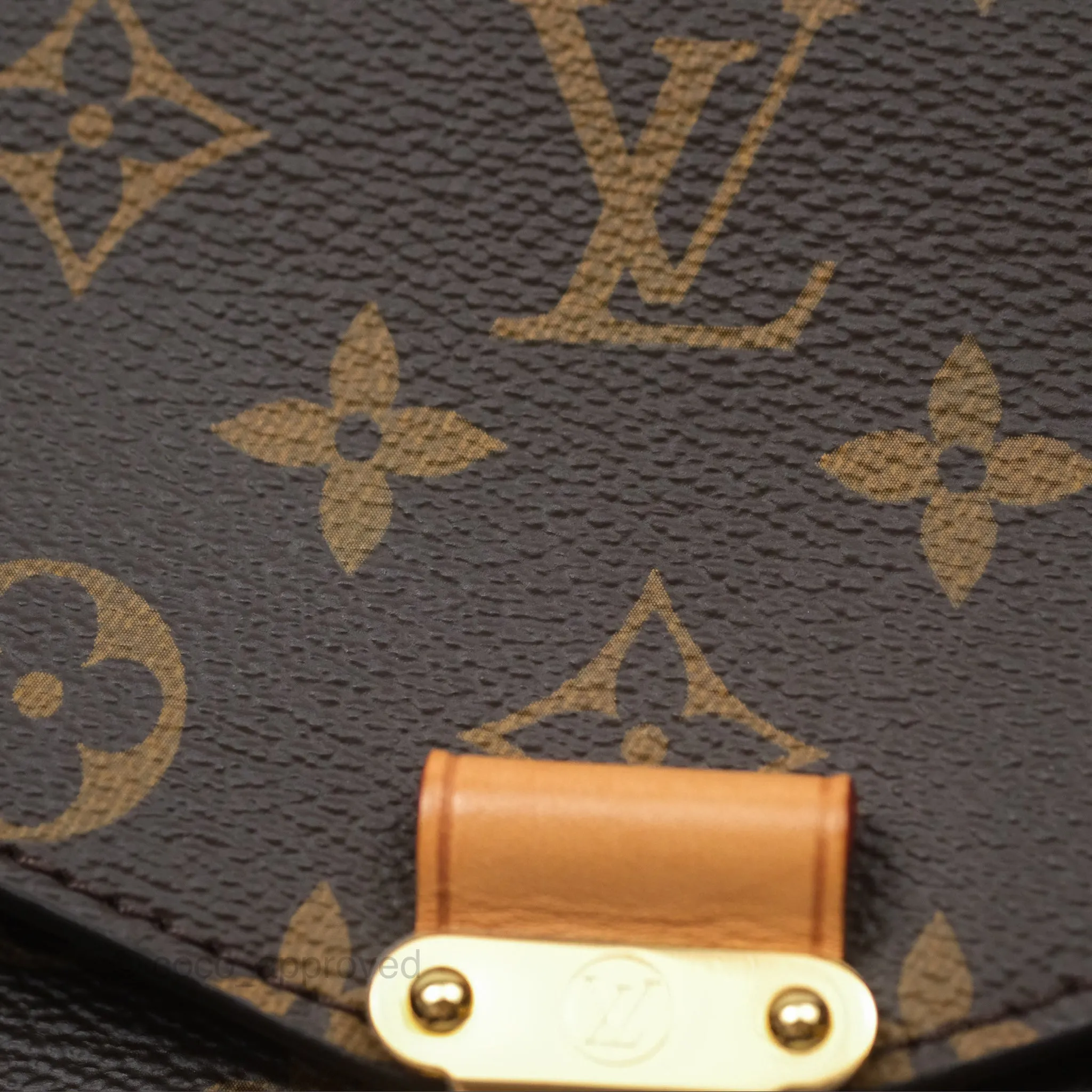 Louis Vuitton Pochette Metis Monogram Canvas