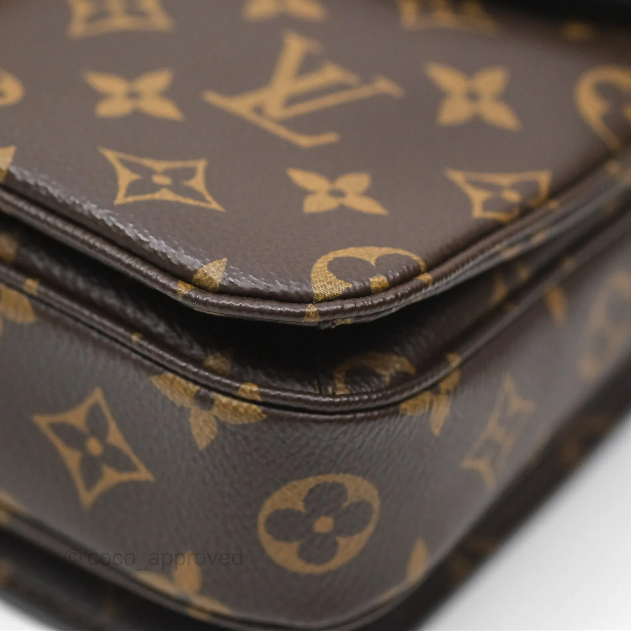Louis Vuitton Pochette Metis Monogram Canvas
