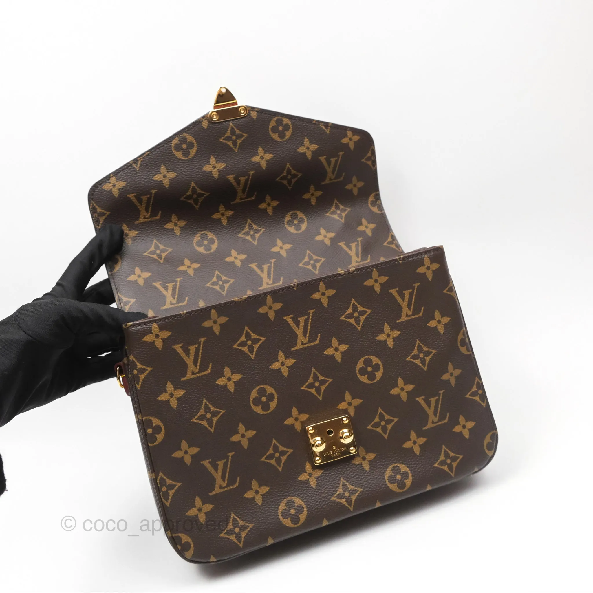 Louis Vuitton Pochette Metis Monogram Canvas