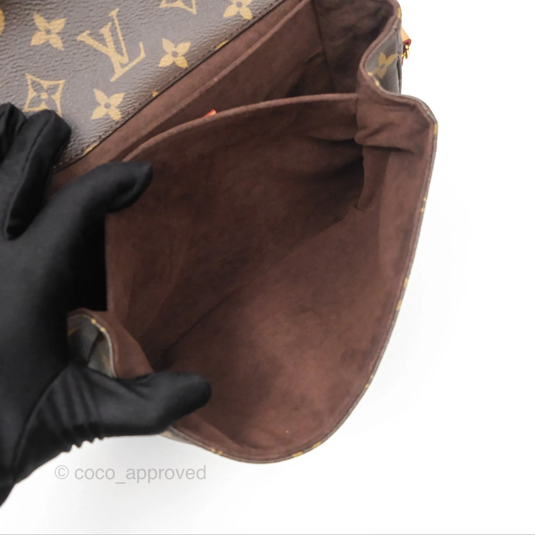 Louis Vuitton Pochette Metis Monogram Canvas