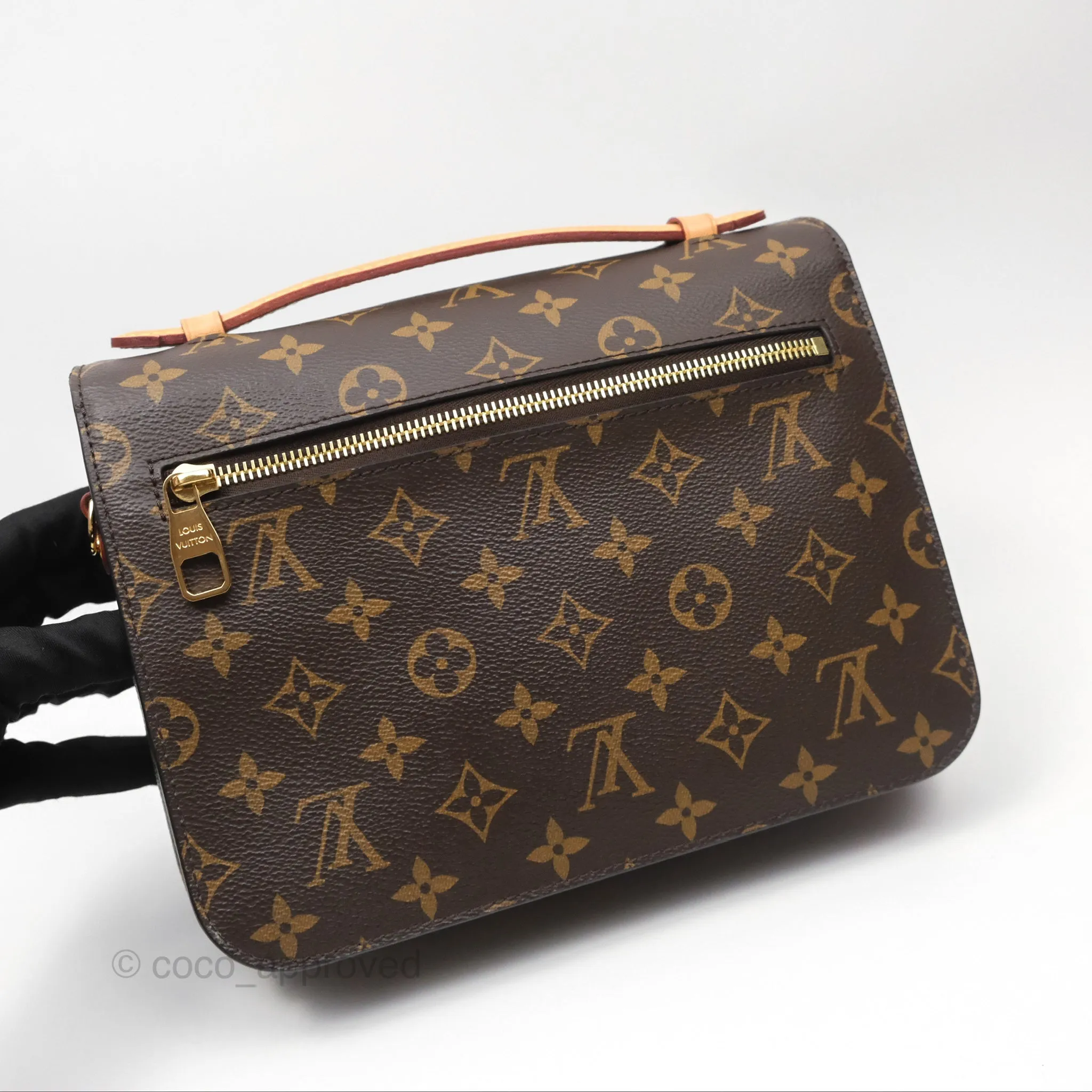 Louis Vuitton Pochette Metis Monogram Canvas