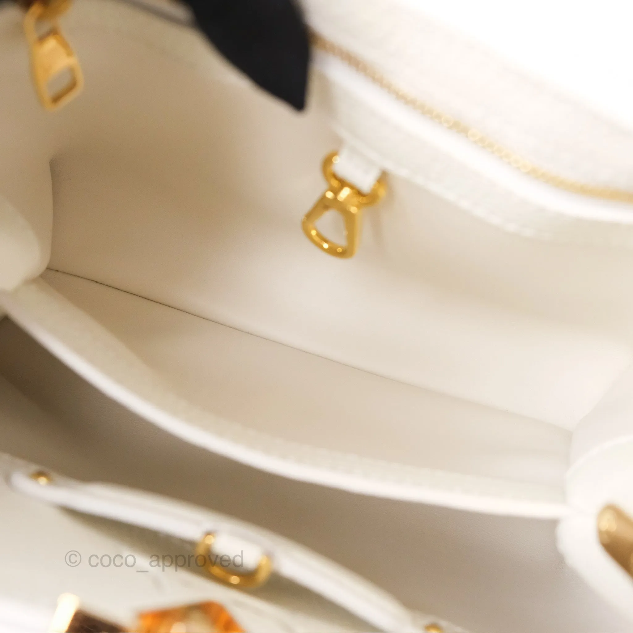 Louis Vuitton Taurillon Capucines BB Snow