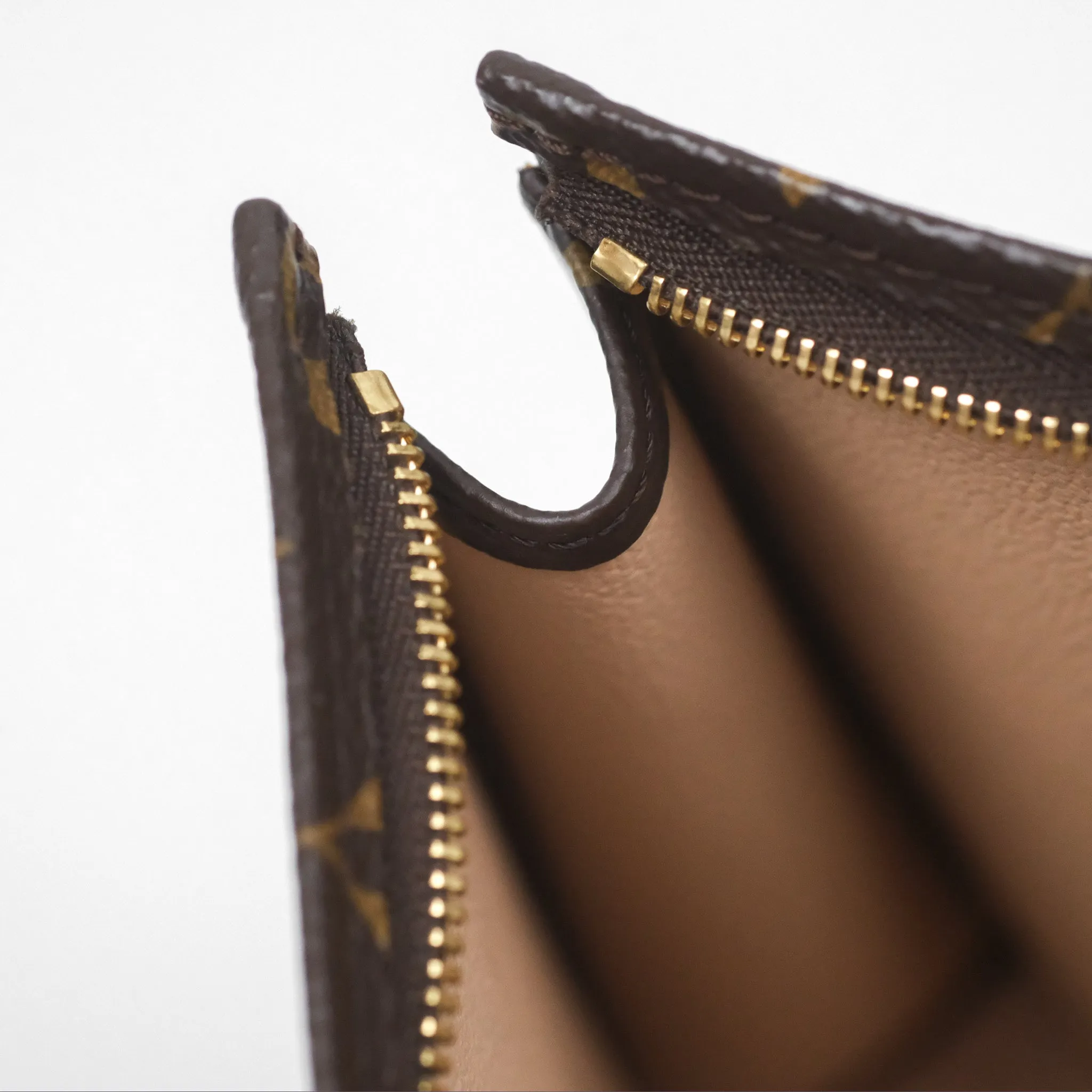 Louis Vuitton Toiletry Pouch 26 Monogram Canvas