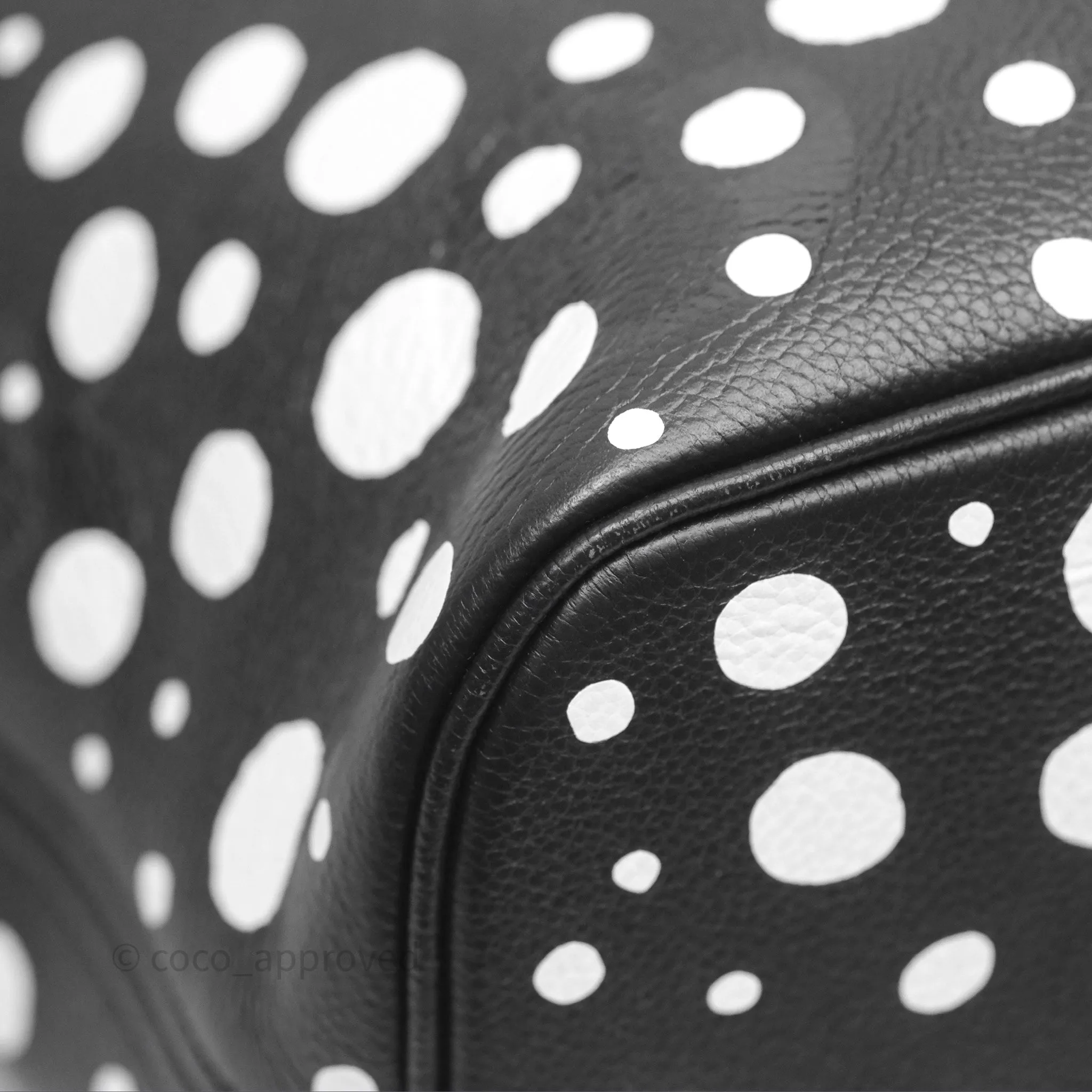 Louis Vuitton x Yayoi Kusama Neverfull MM Black/White