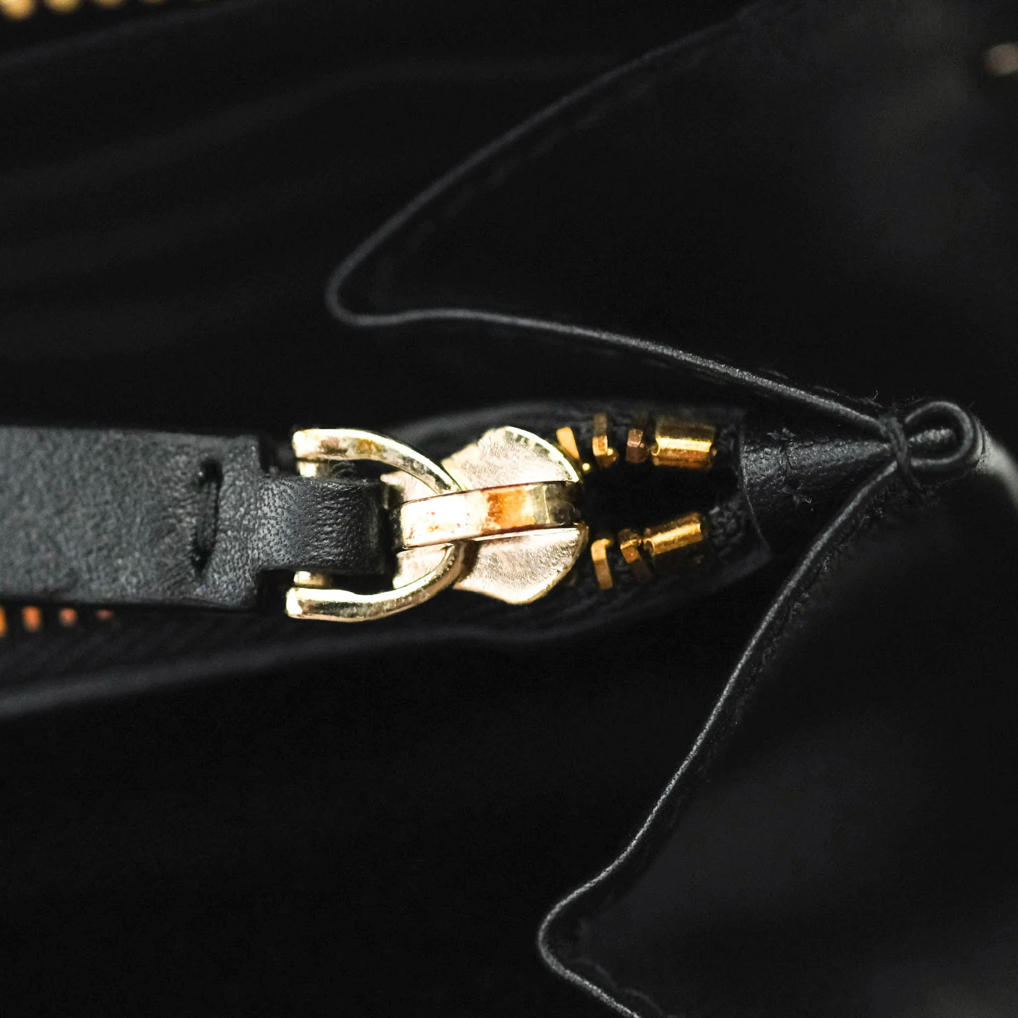 Valentino Garavani Rockstud Wallet Black Gold Hardware